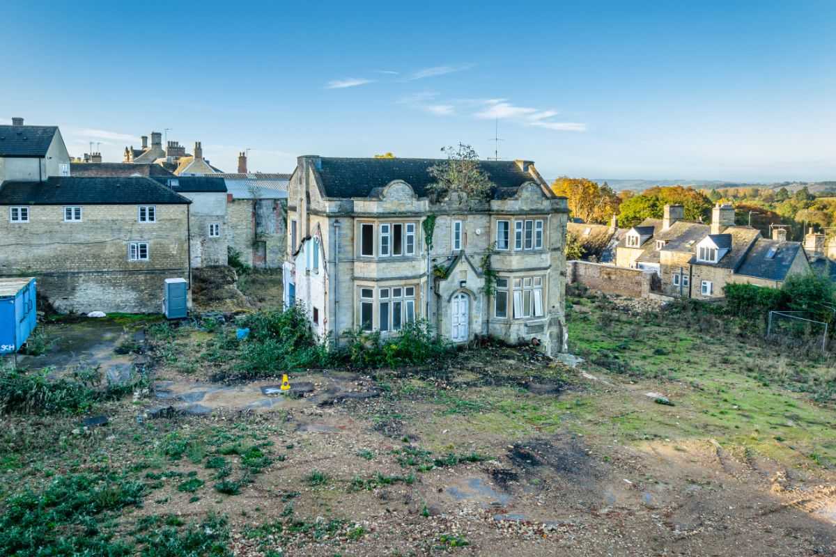 Old War Memorial Hospital, Over Norton Road, Chipping Norton, OX7 5FA
