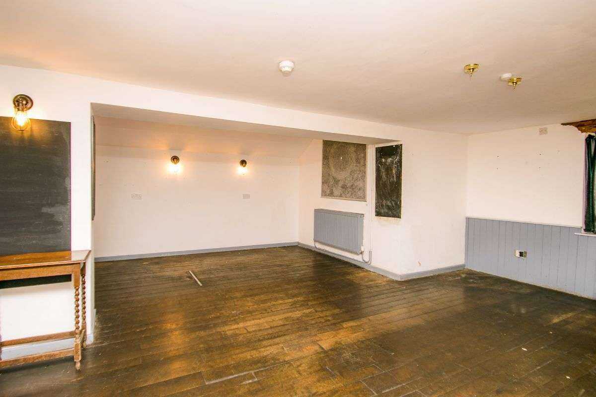 The Old Neighbourhood Inn, Midway, Chalford Hill, Stroud GL6 8EN