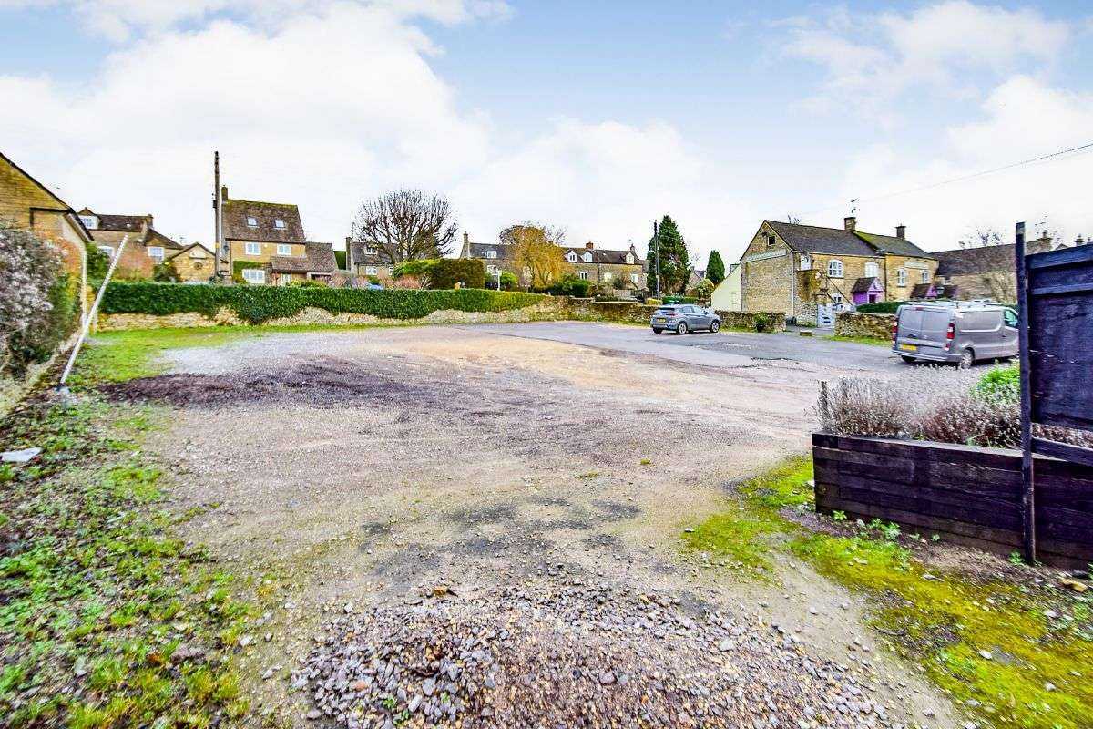 The Old Neighbourhood Inn, Midway, Chalford Hill, Stroud GL6 8EN