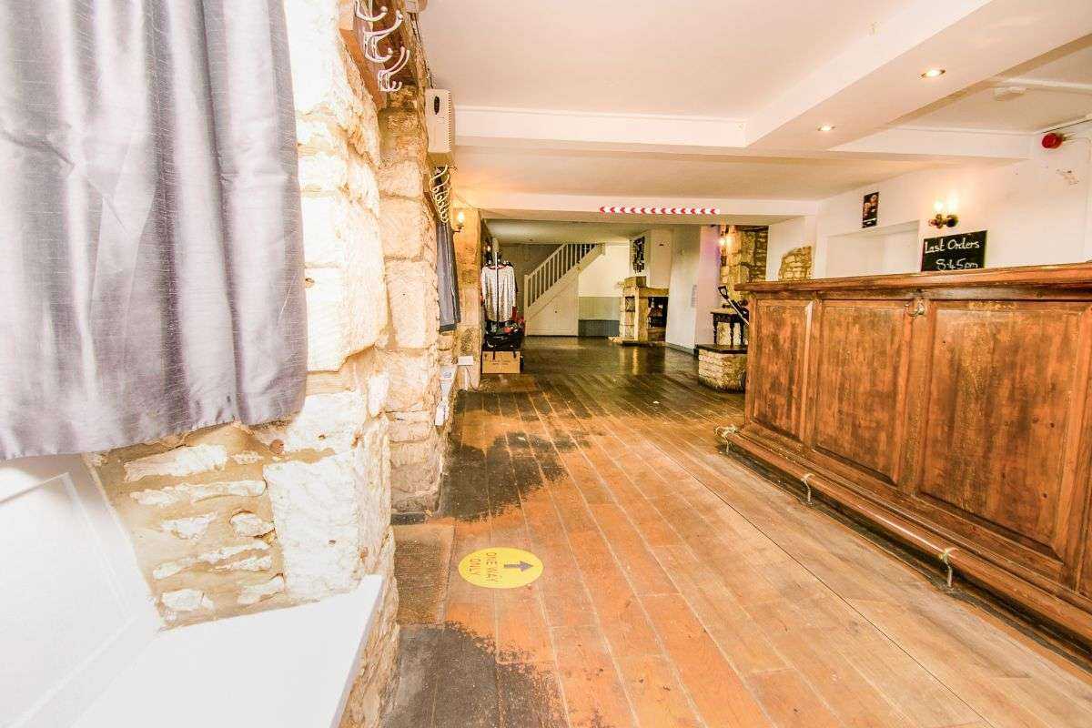 The Old Neighbourhood Inn, Midway, Chalford Hill, Stroud GL6 8EN