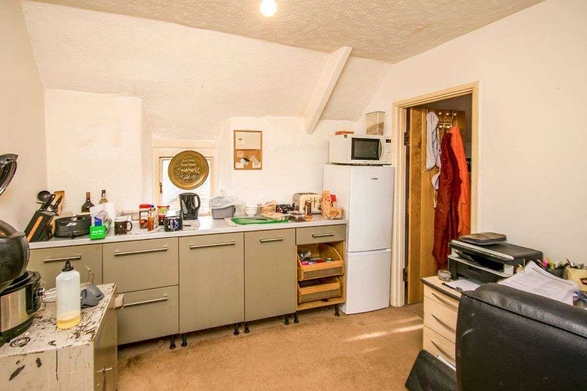 The Old Neighbourhood Inn, Midway, Chalford Hill, Stroud GL6 8EN