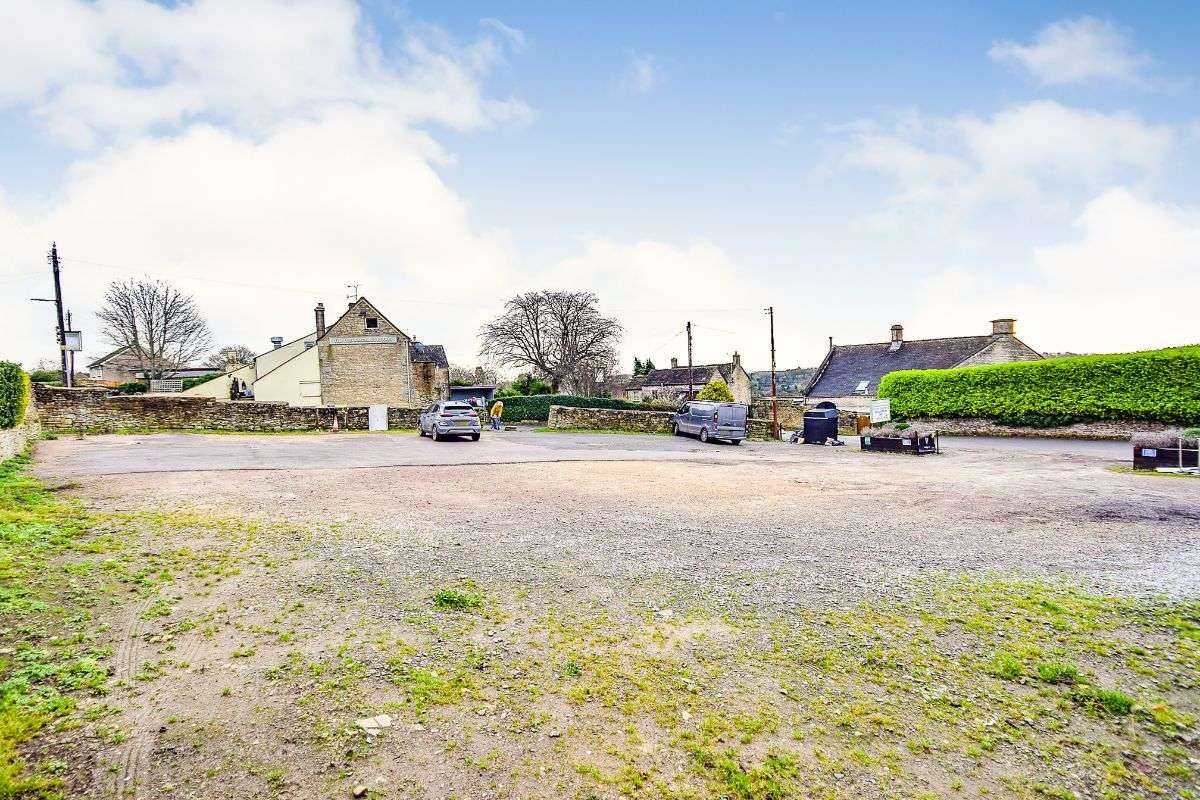 The Old Neighbourhood Inn, Midway, Chalford Hill, Stroud GL6 8EN