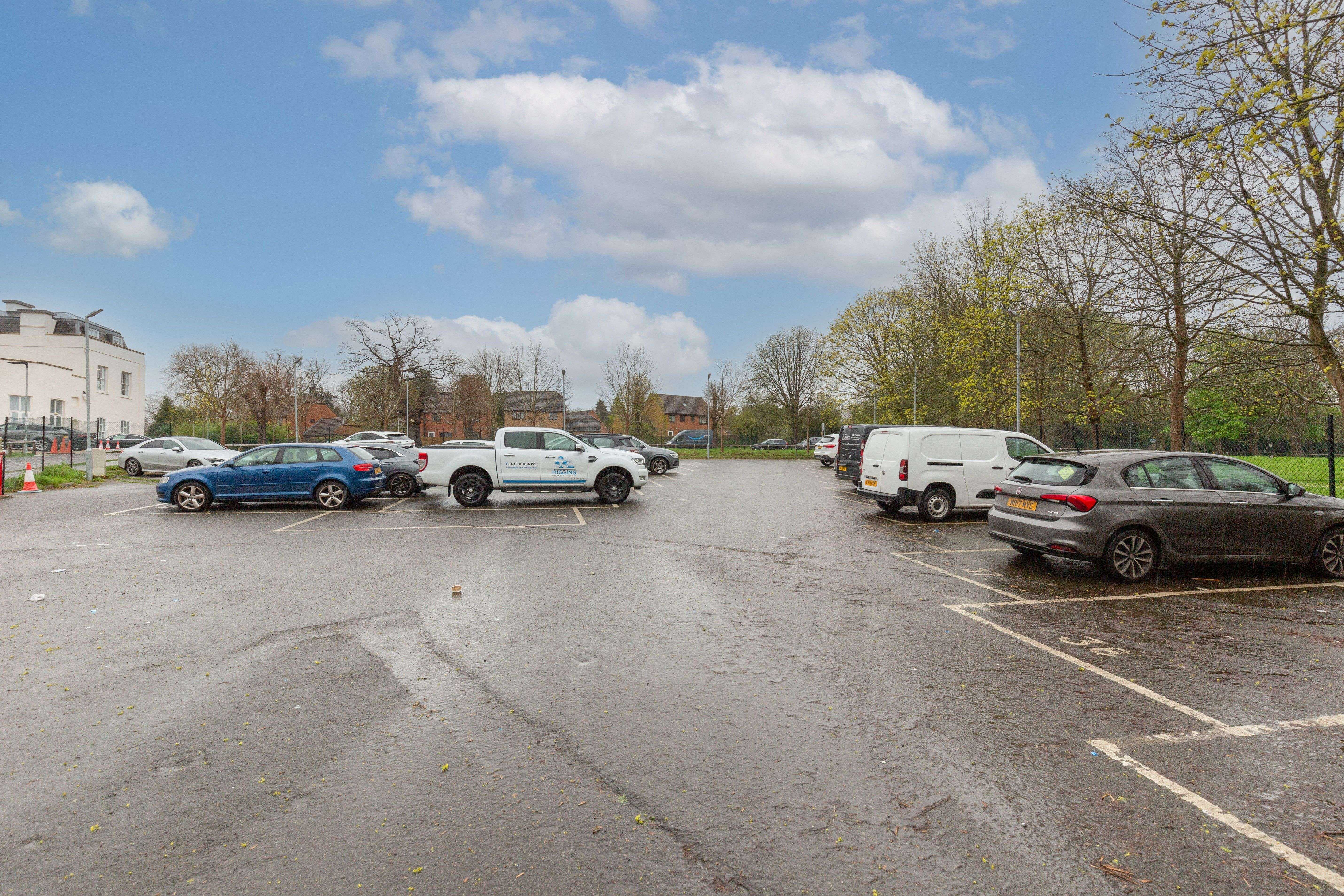 Hillingdon House, Wren Avenue, Uxbridge, Middlesex, UB10 0FD