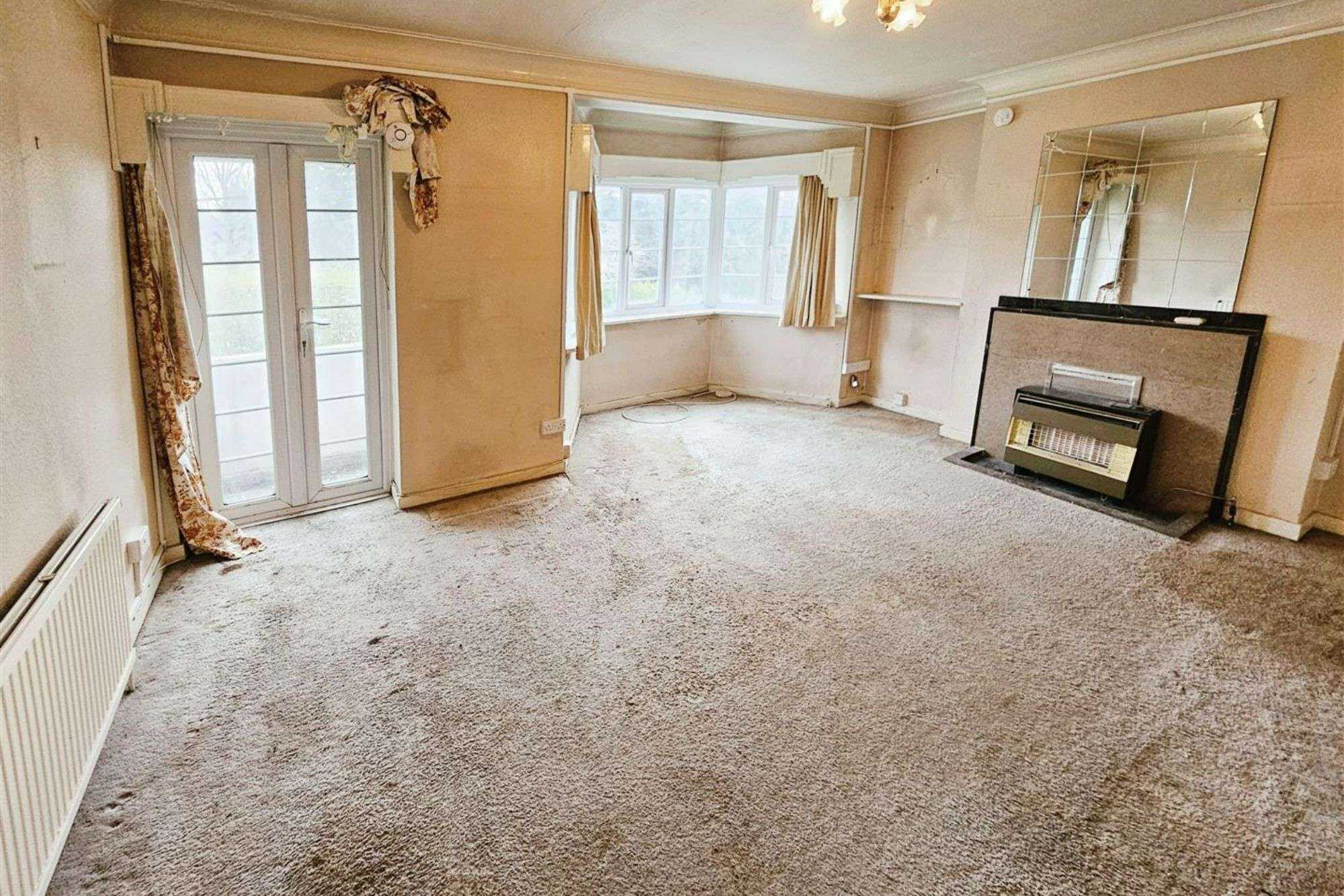 24 Whittington Court, Alymer Road,  East Finchley, London N2 0BT