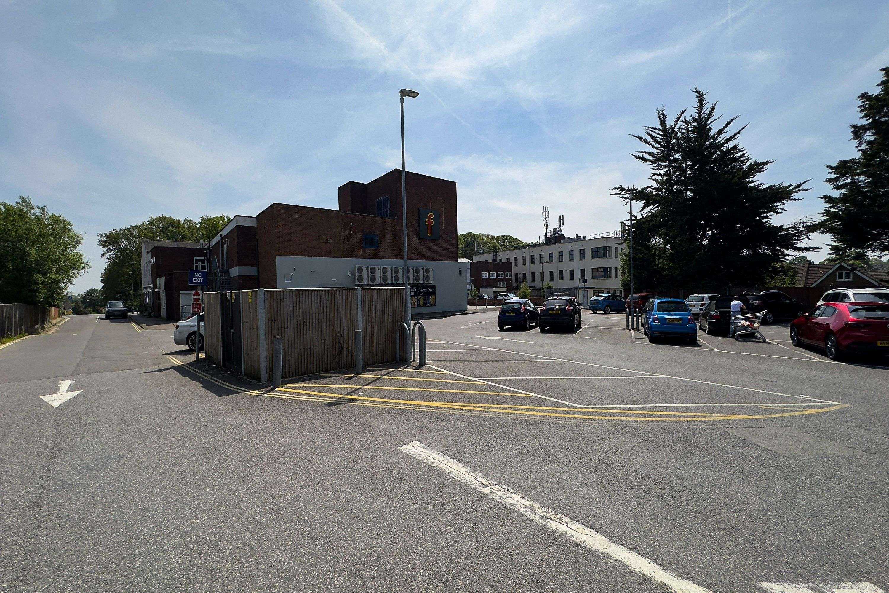 Farmfoods, 33a London Road, Waterlooville, Hampshire, PO8 8DF