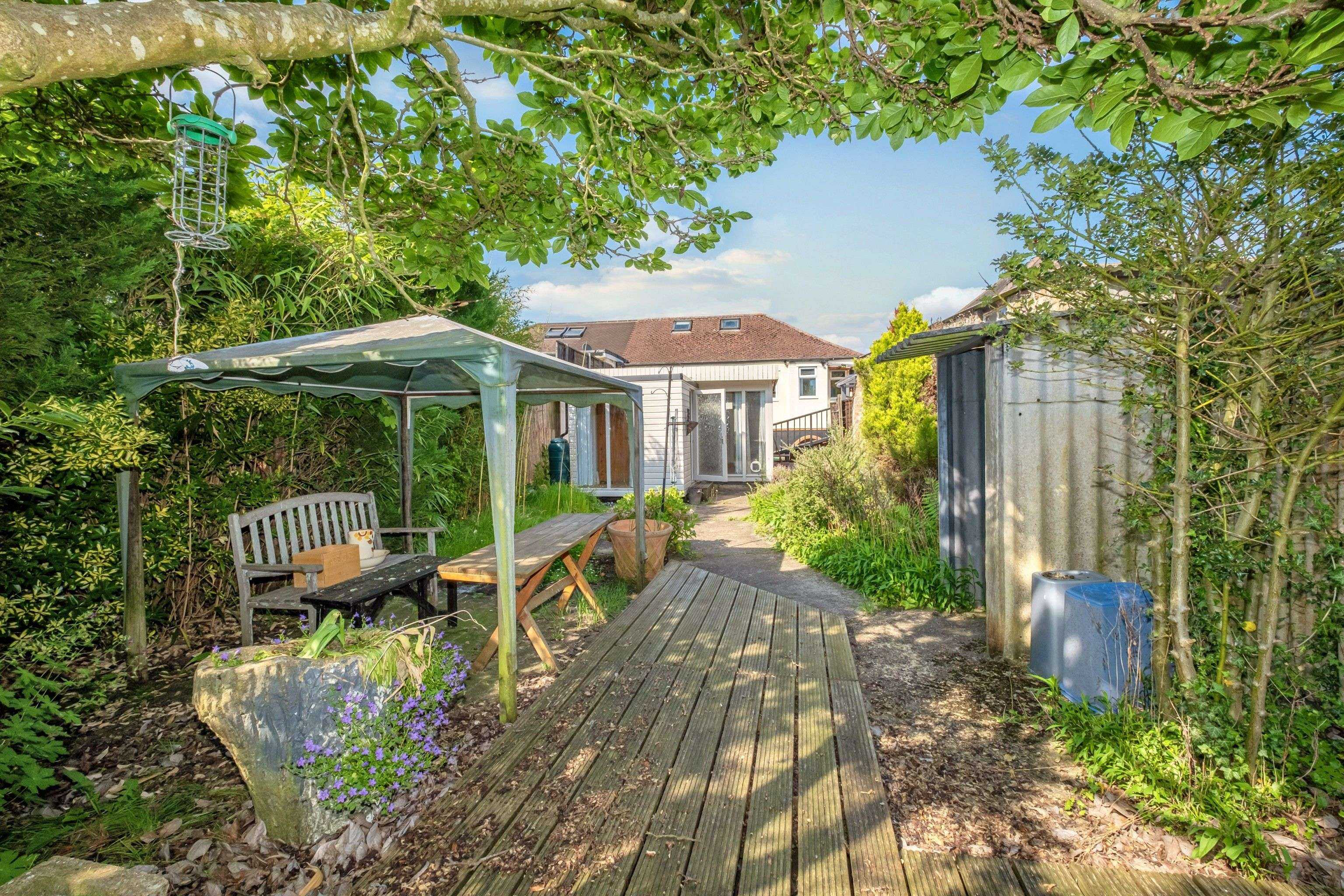 33 Ayebridges Avenue, Egham, Surrey, TW20 8HS