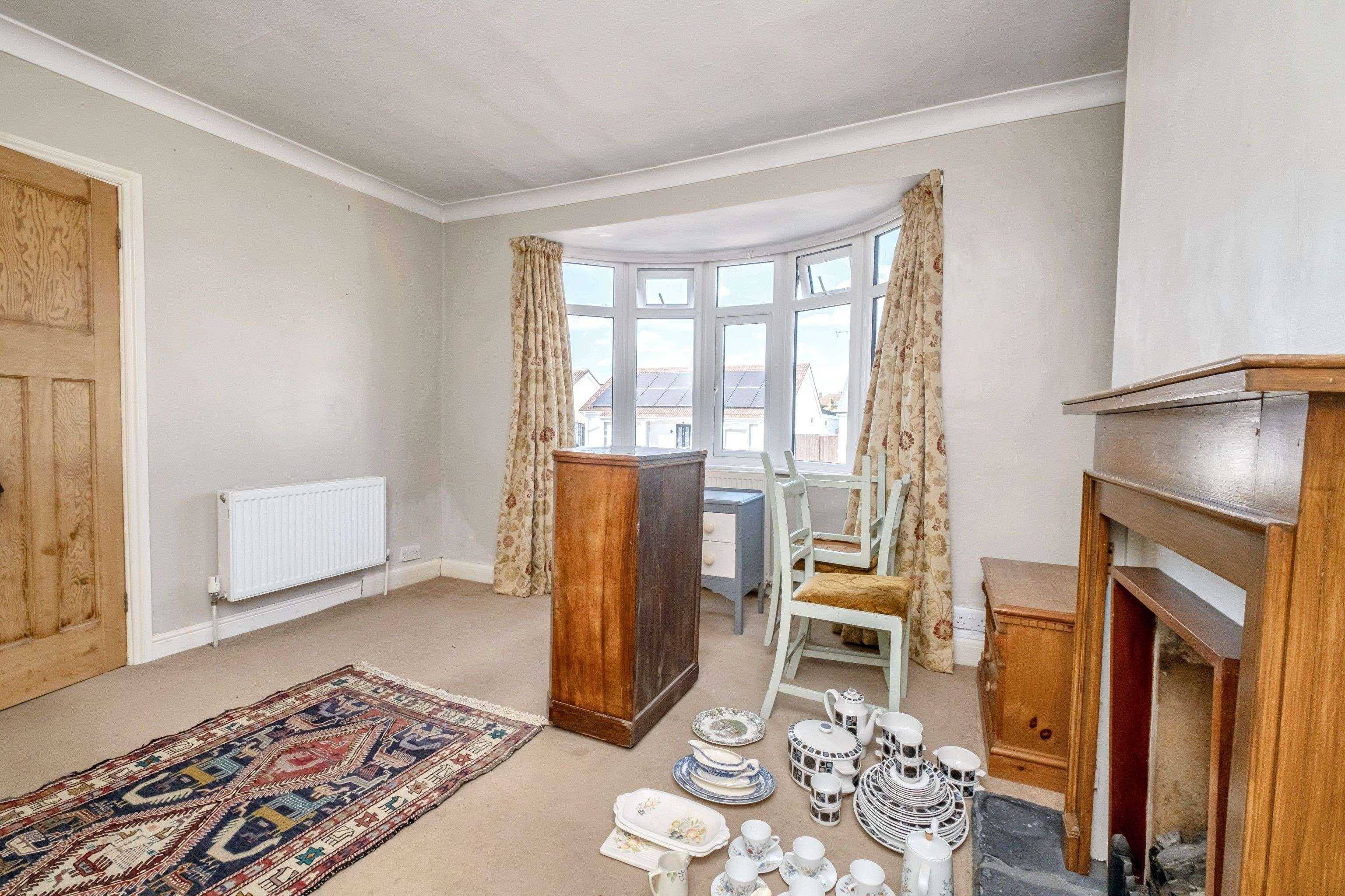 33 Ayebridges Avenue, Egham, Surrey, TW20 8HS