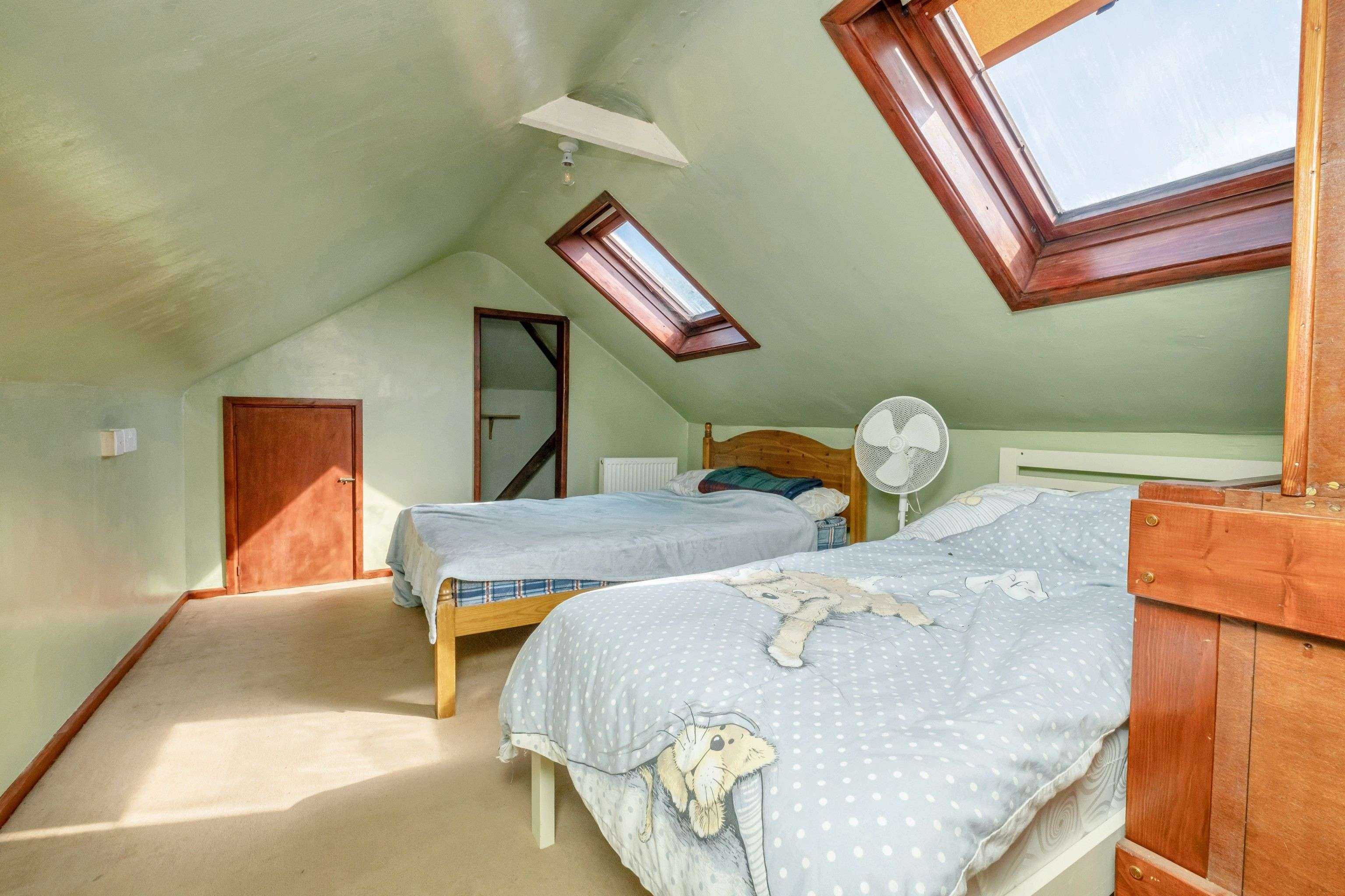 33 Ayebridges Avenue, Egham, Surrey, TW20 8HS