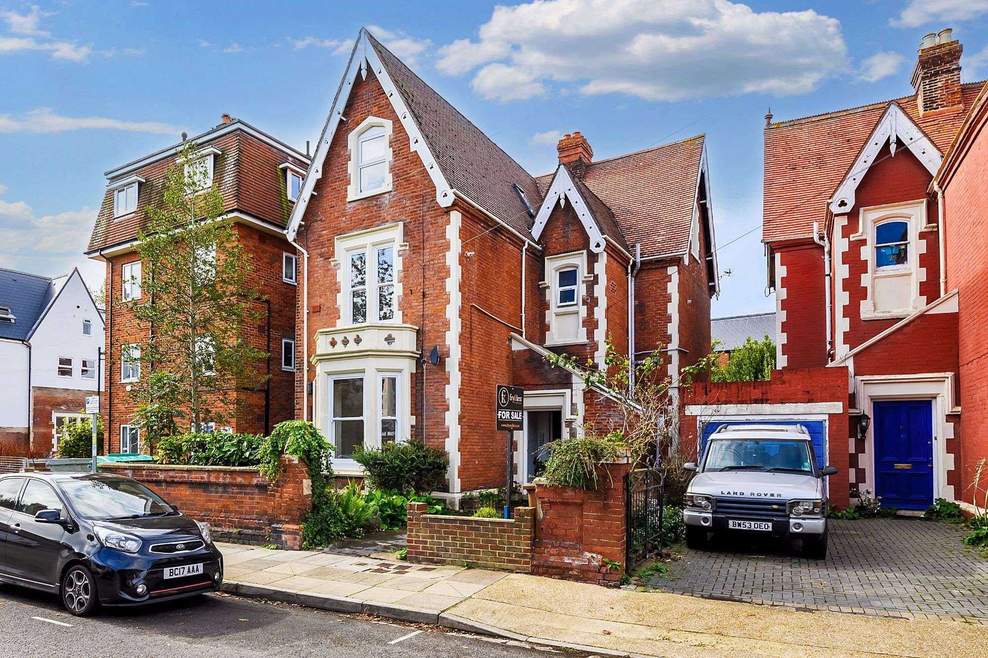 Flat 3 Mayfair Court, 9 St. Andrews Road, Southsea PO5 1EP