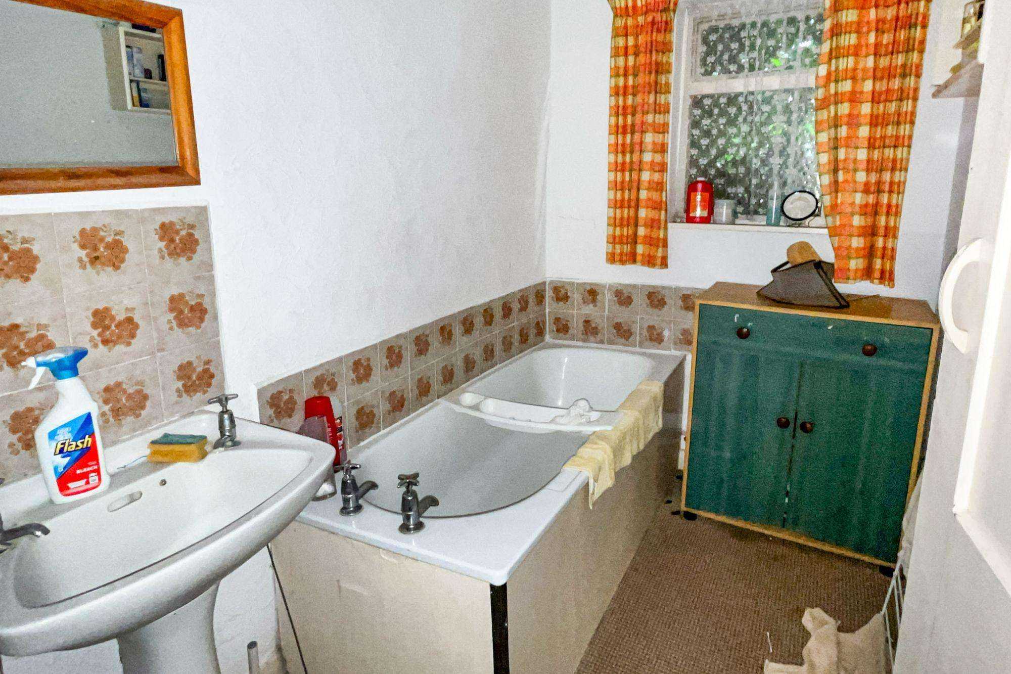 20 Clarence Road, Ventnor, Isle Of Wight, PO38 1NE