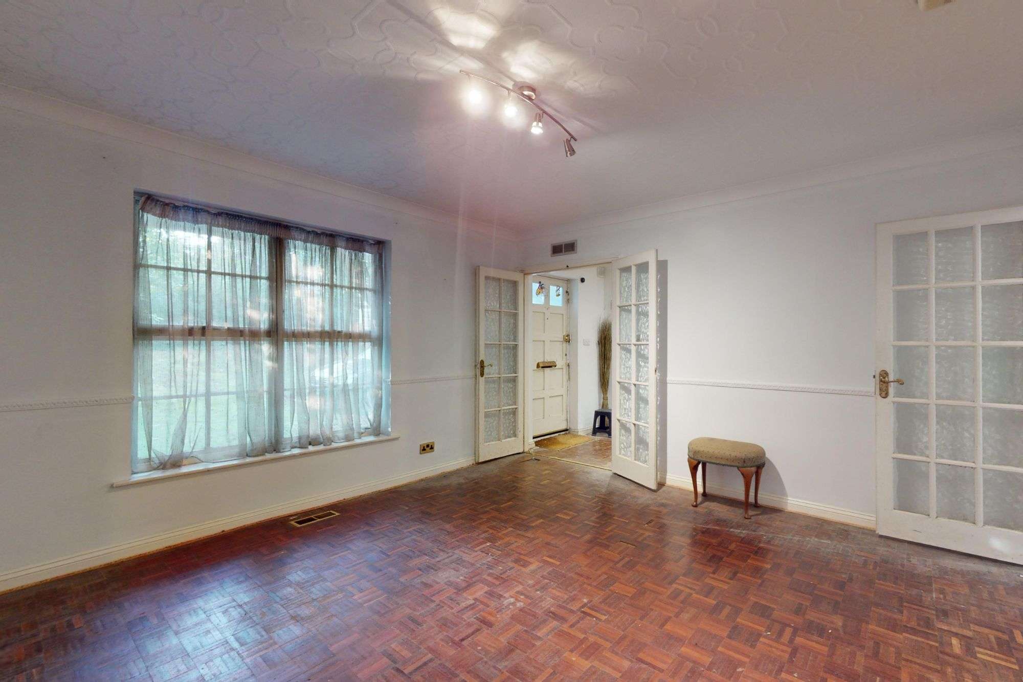 42b Oakleigh Park South, Whetstone, London N20 9JN
