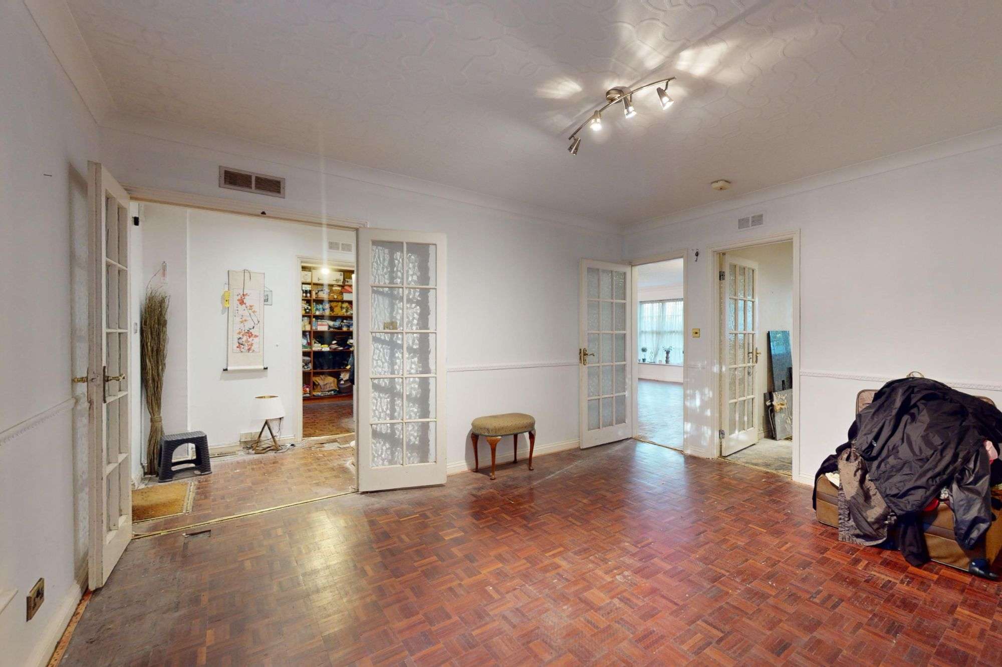 42b Oakleigh Park South, Whetstone, London N20 9JN