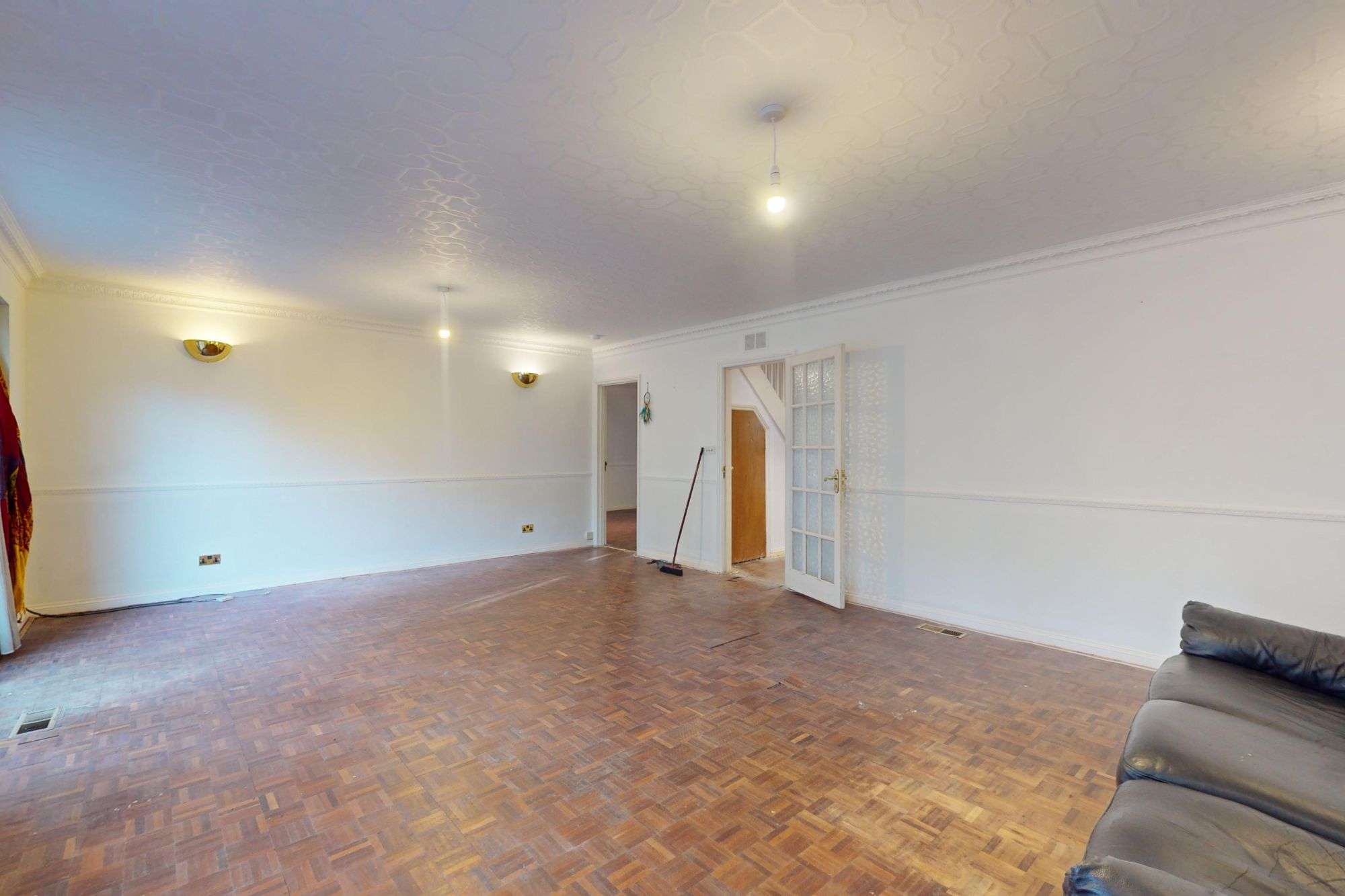 42b Oakleigh Park South, Whetstone, London N20 9JN