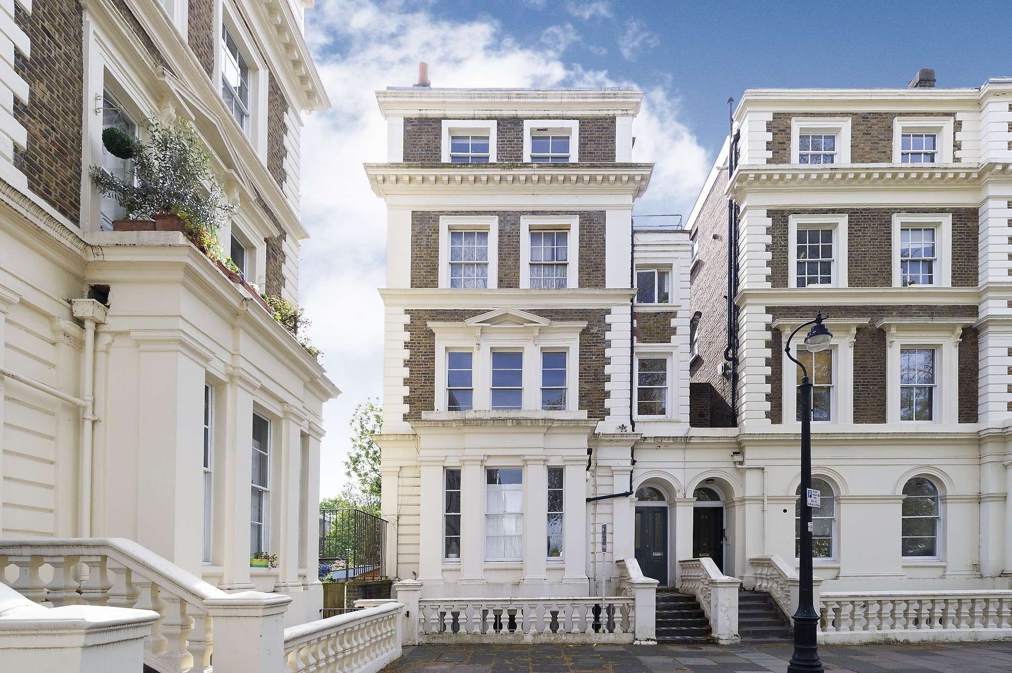 33 Albert Square, Oval, London SW8 1BZ