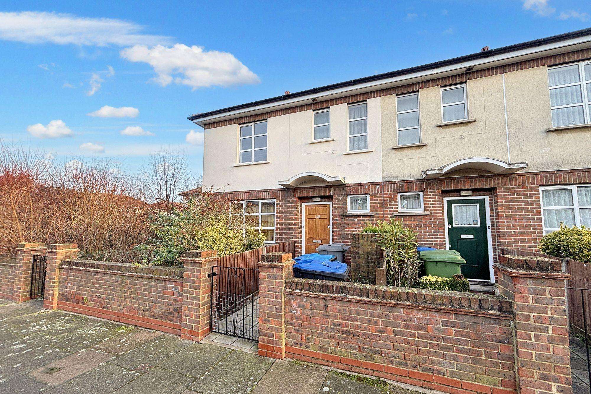 Flat B, 10 Chesham Street, Neasden, London NW10 0AX