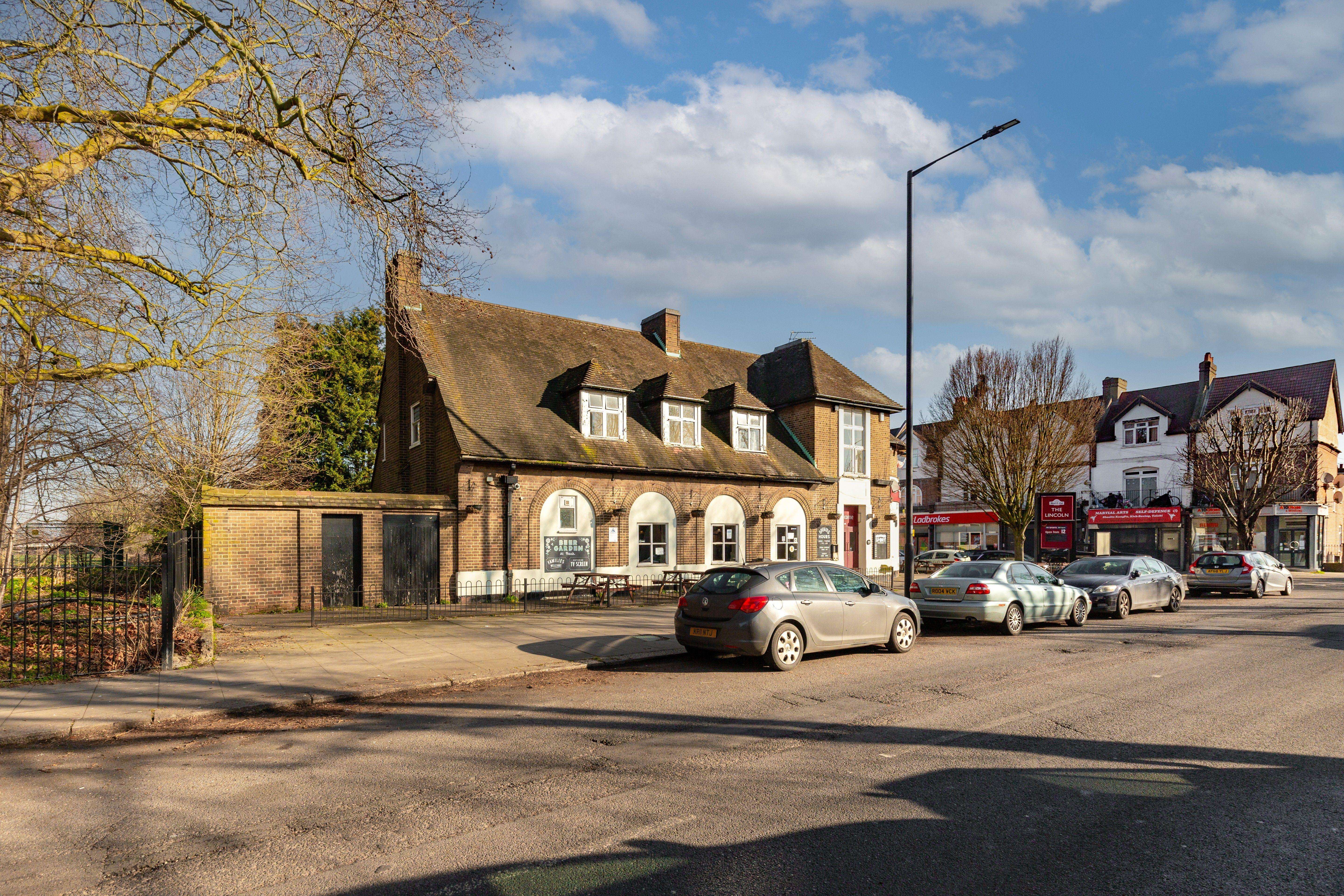 Lincoln Arms, 155 Percival Road, Enfield, EN1 1QT