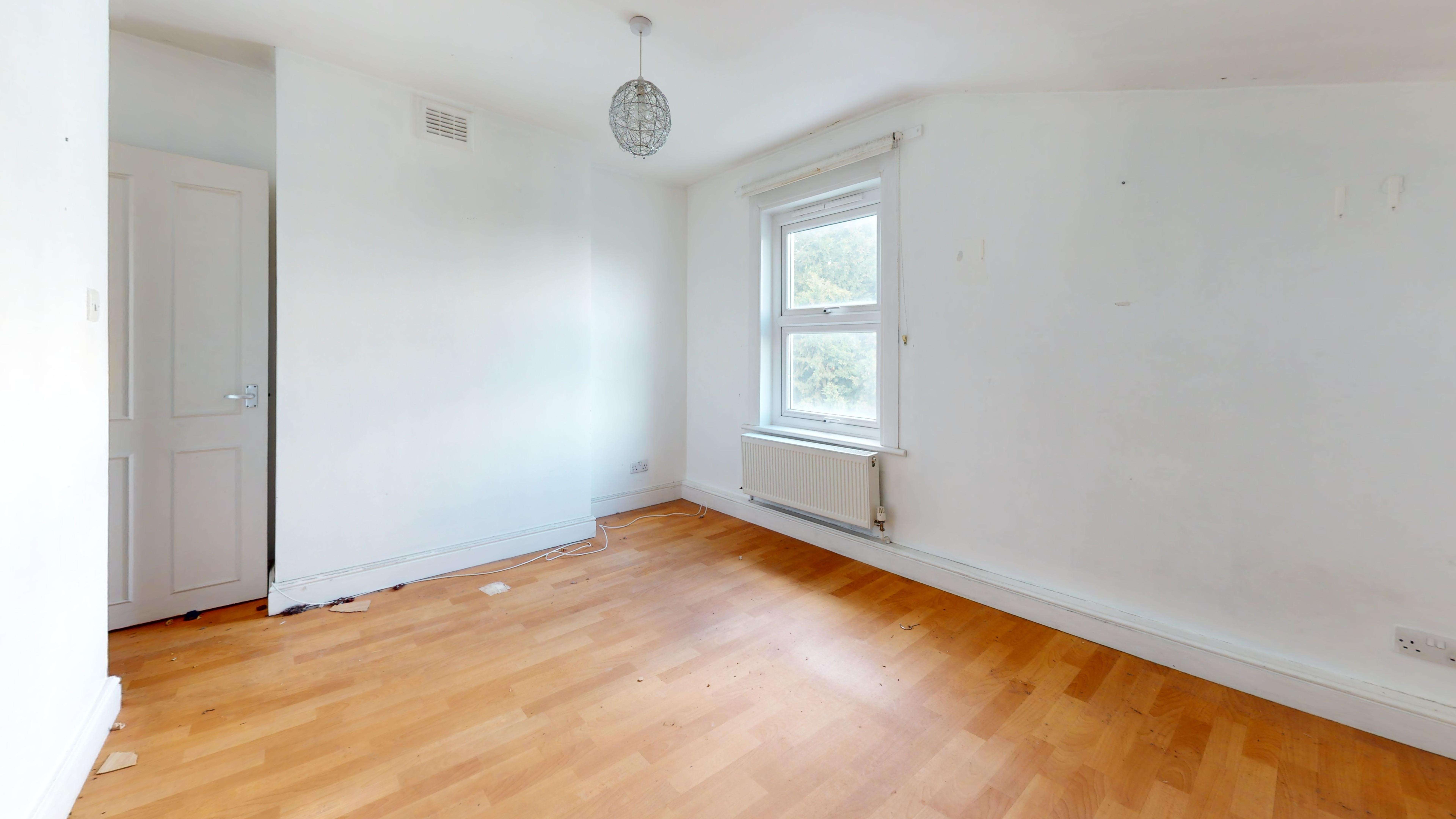 Flat B, 14 St Pauls Road, Thornton Heath, CR7 8NB