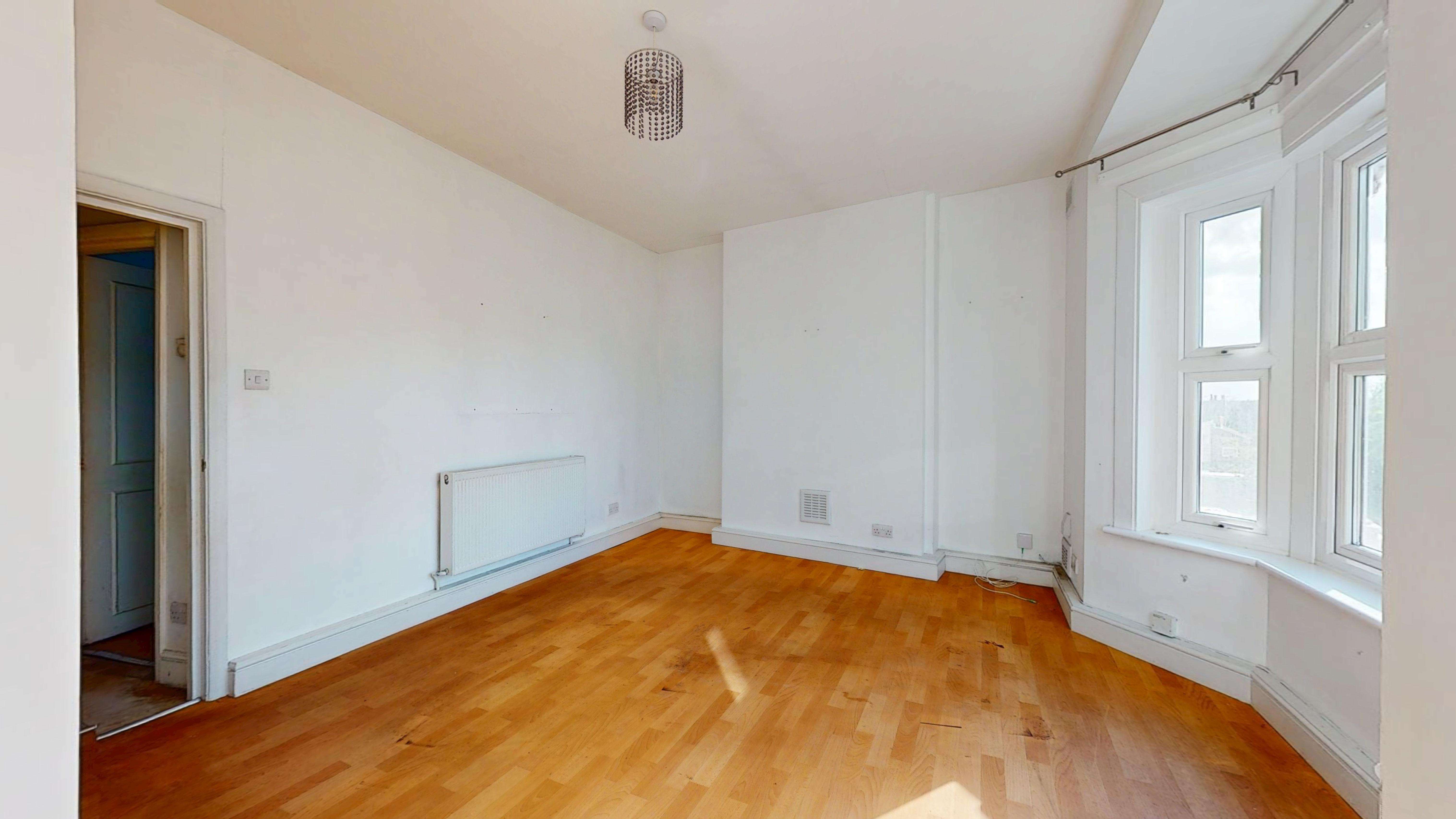 Flat B, 14 St Pauls Road, Thornton Heath, CR7 8NB