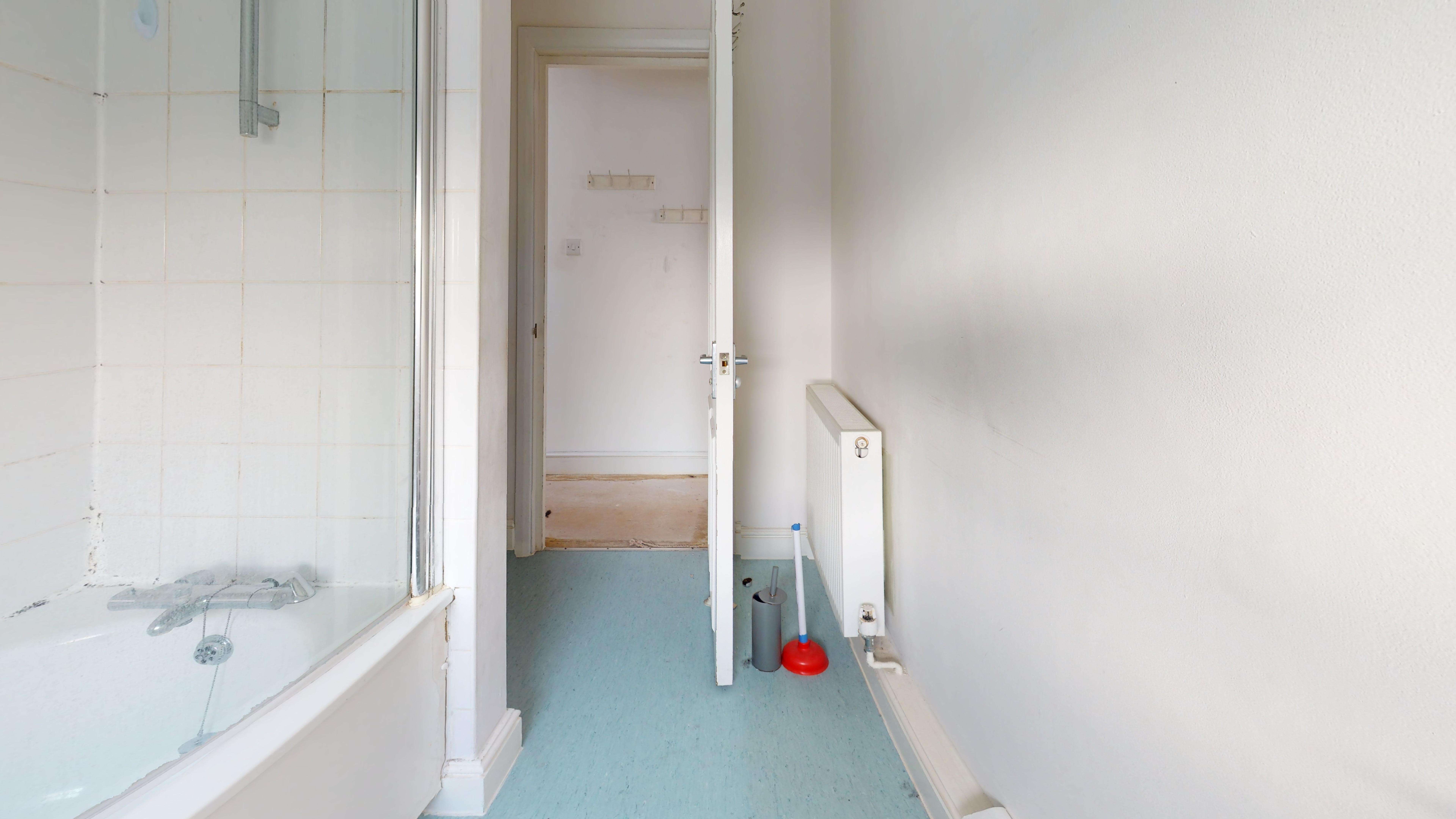 Flat B, 14 St Pauls Road, Thornton Heath, CR7 8NB