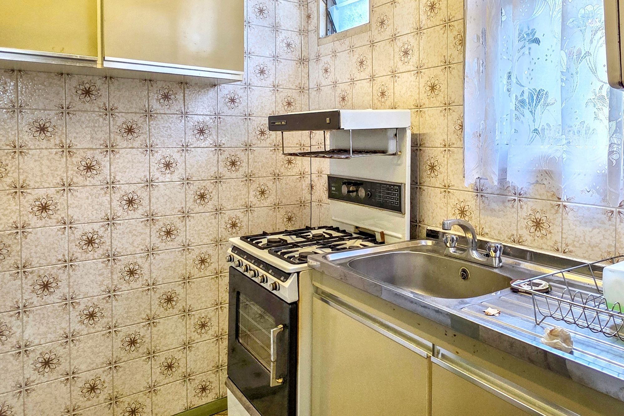 79a Drayton Road, Willesden, London, NW10 4DG