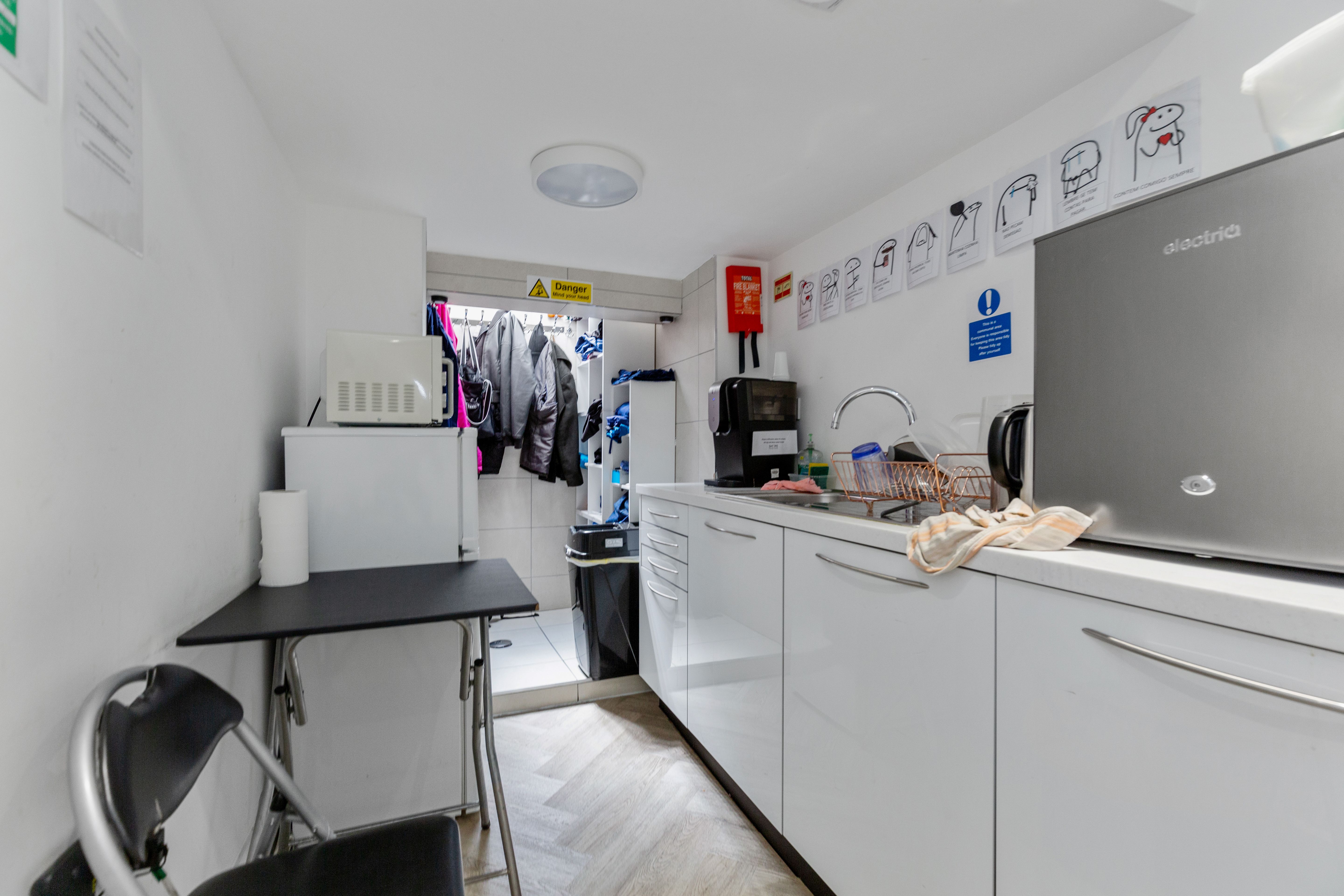 46 Kilburn High Rd, Kilburn, London, NW6 4HJ