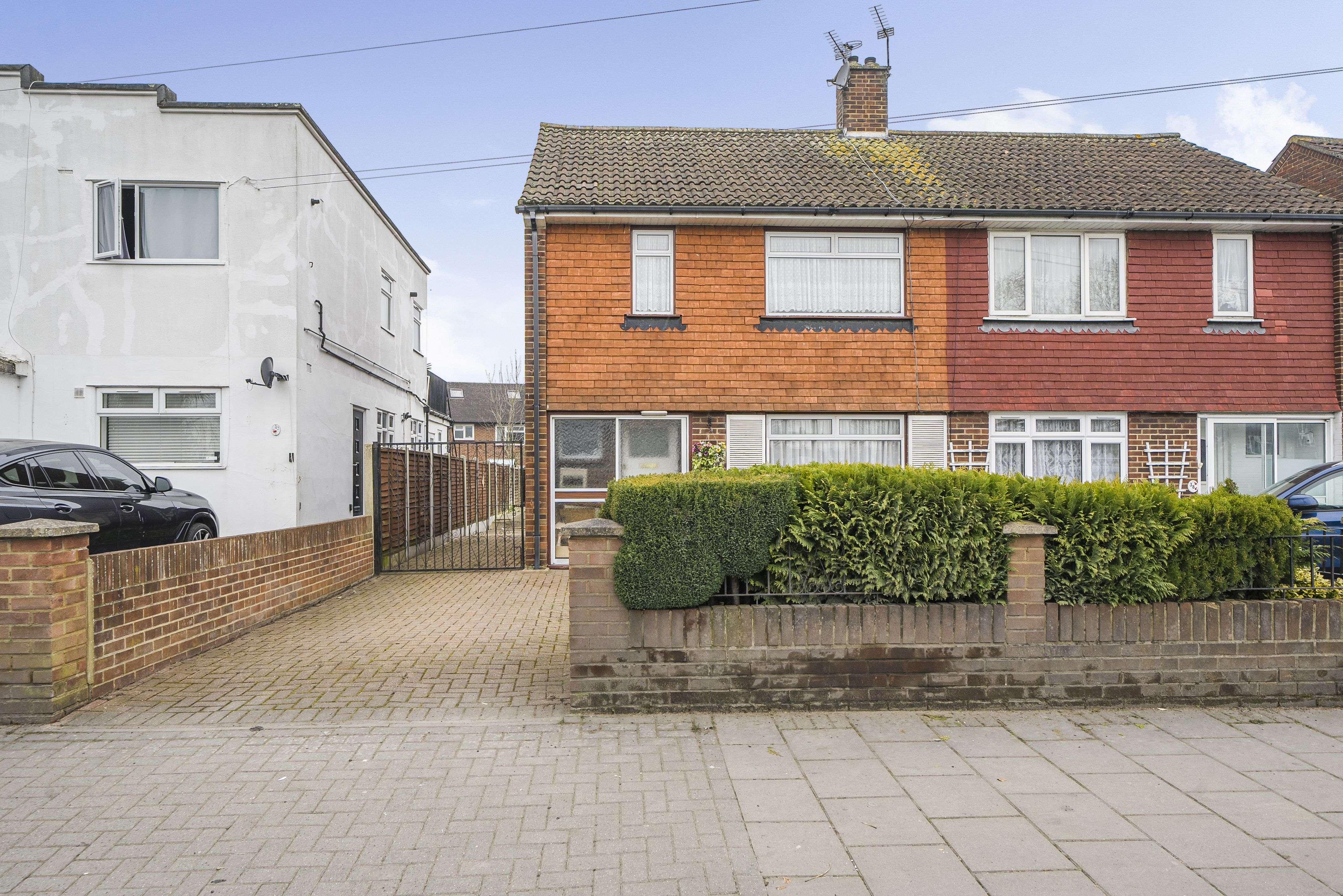 40 Bear Road, Hanworth Village, Feltham, TW13 6RA