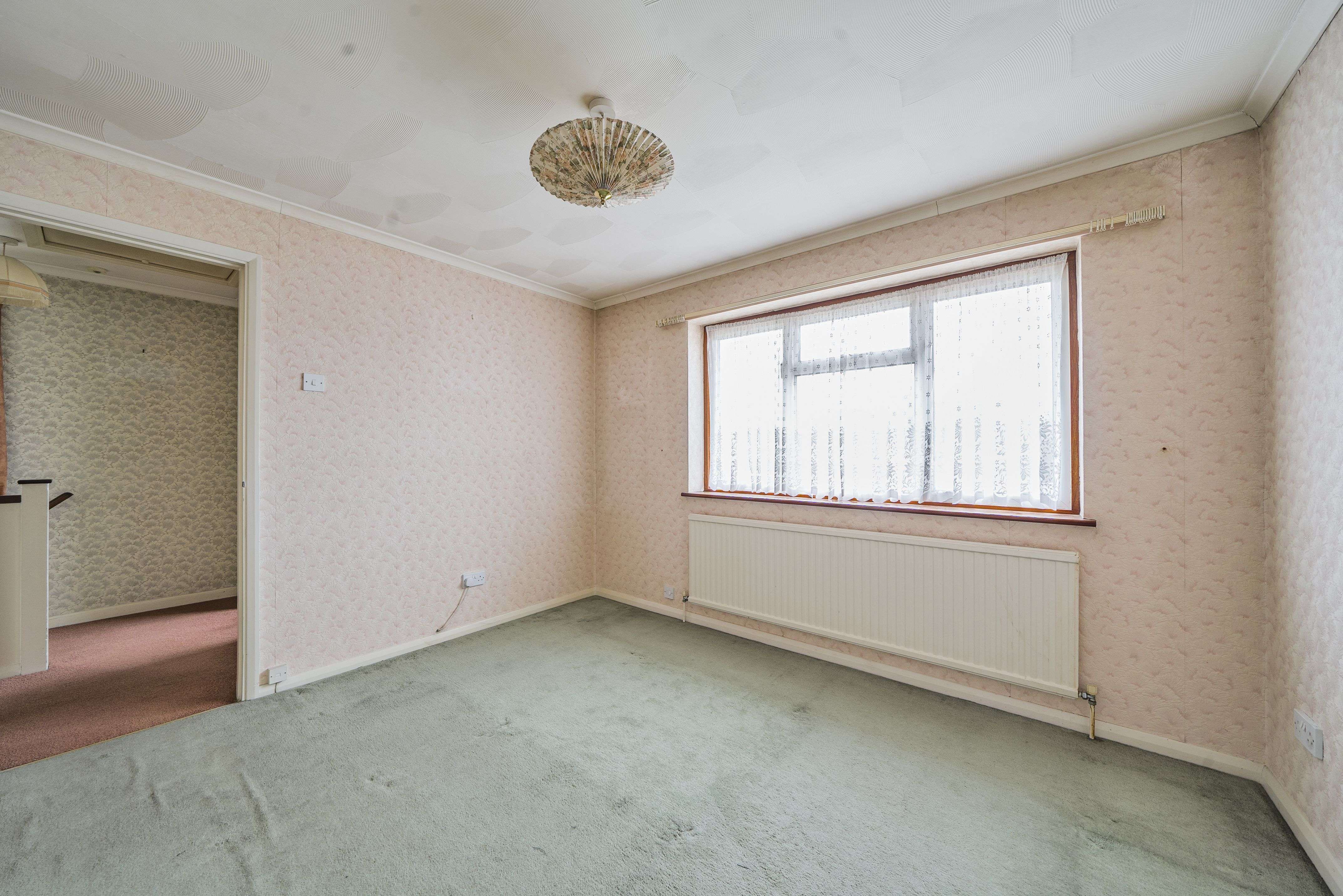 40 Bear Road, Hanworth Village, Feltham, TW13 6RA
