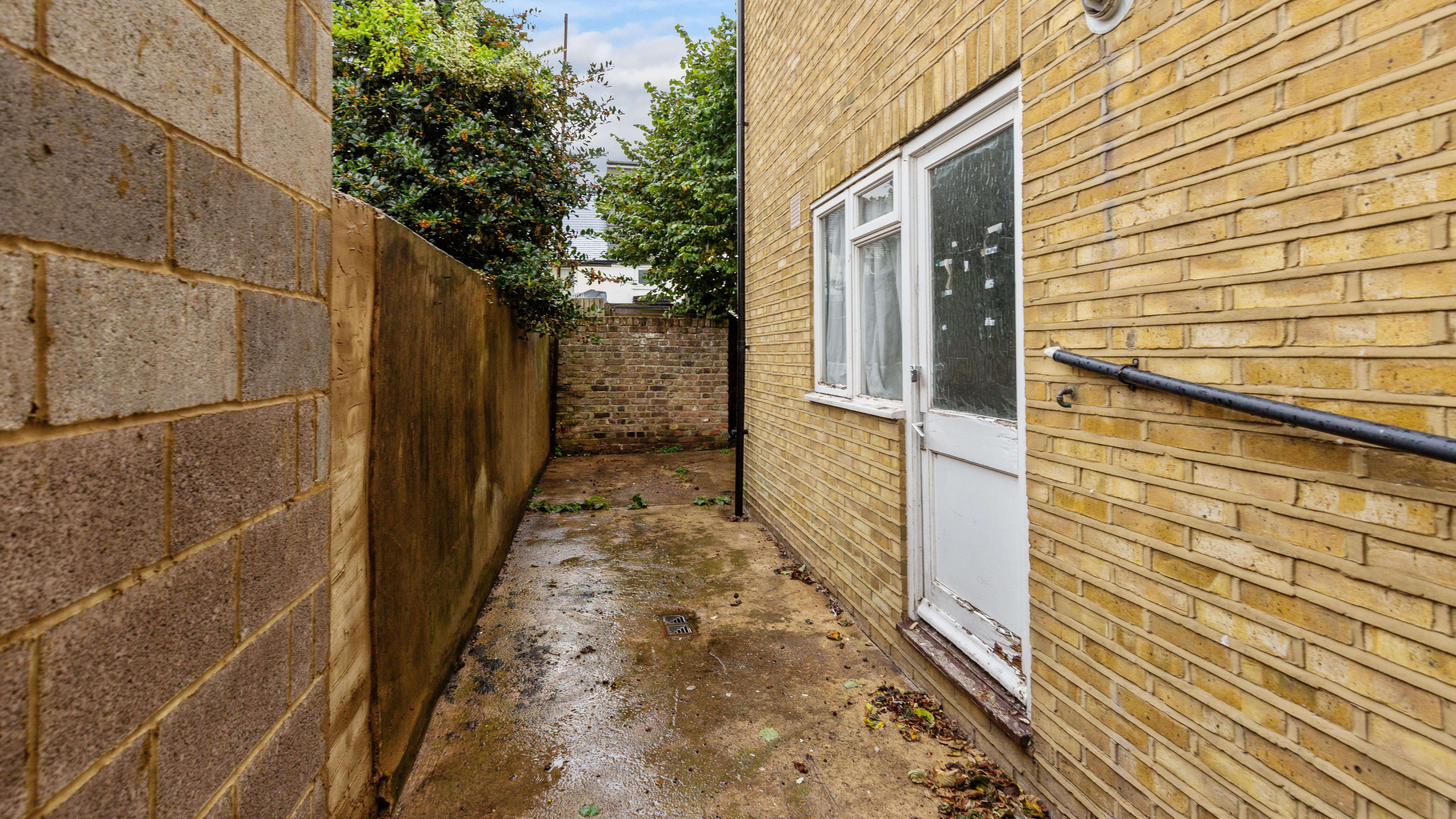Flat A, 73 Green Lane, Hanwell, London, W7 2PA
