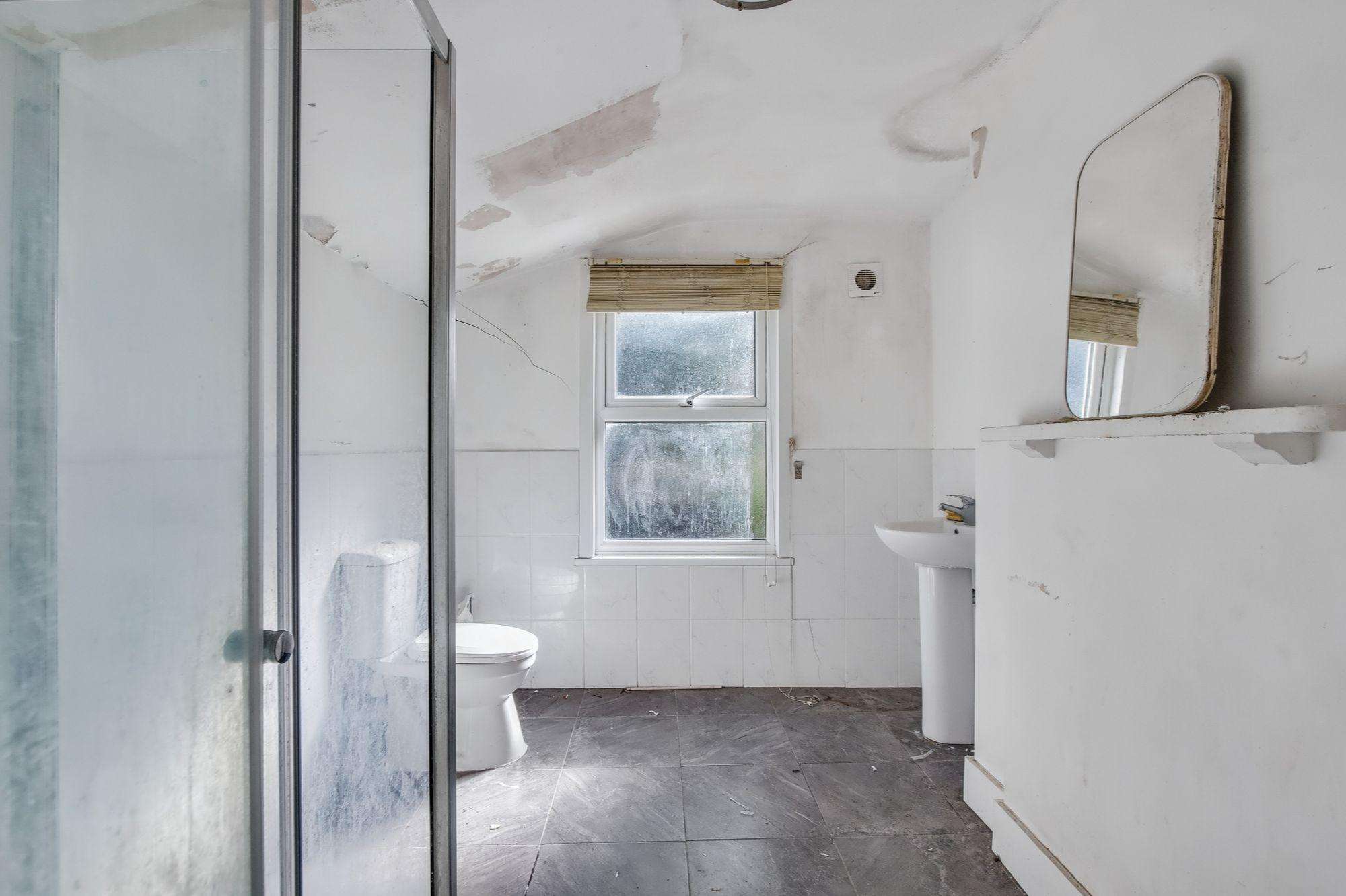 5 Oxford Road, Edmonton, London N9 0LY