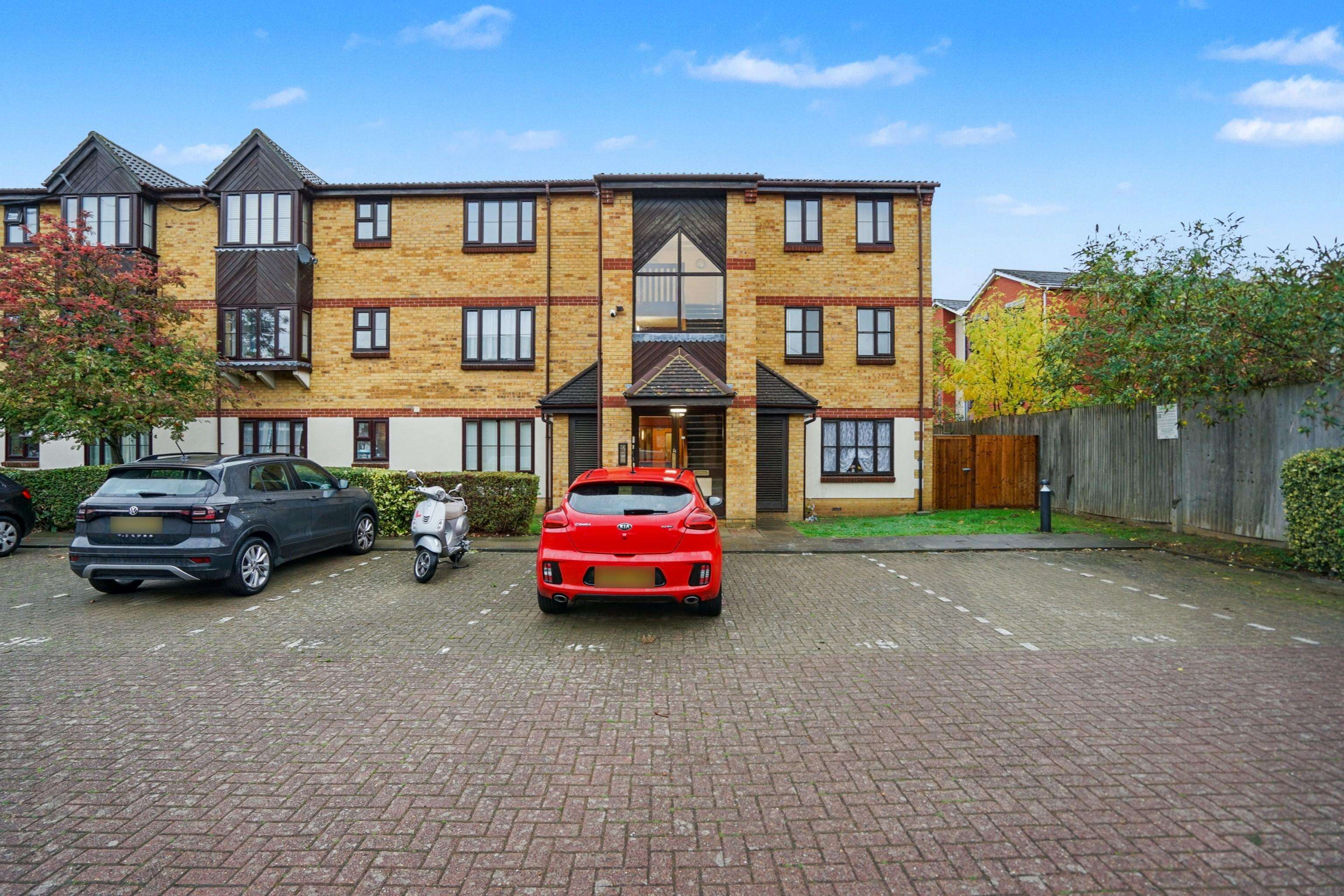 44 Summerhill Way, Mitcham CR4 2NJ