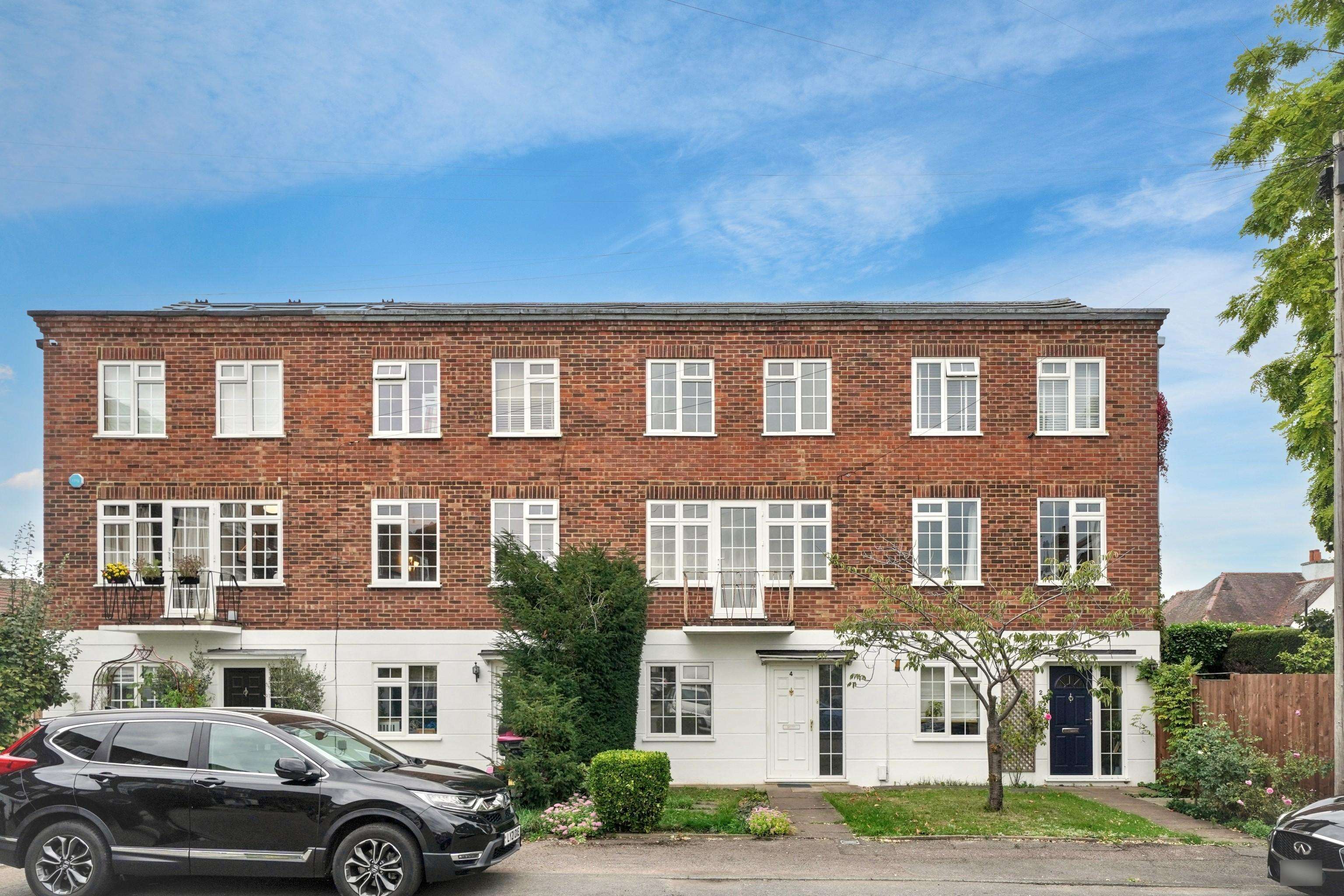 4 Sunmead Road, Sunbury-on-Thames, Surrey, TW16 6PE