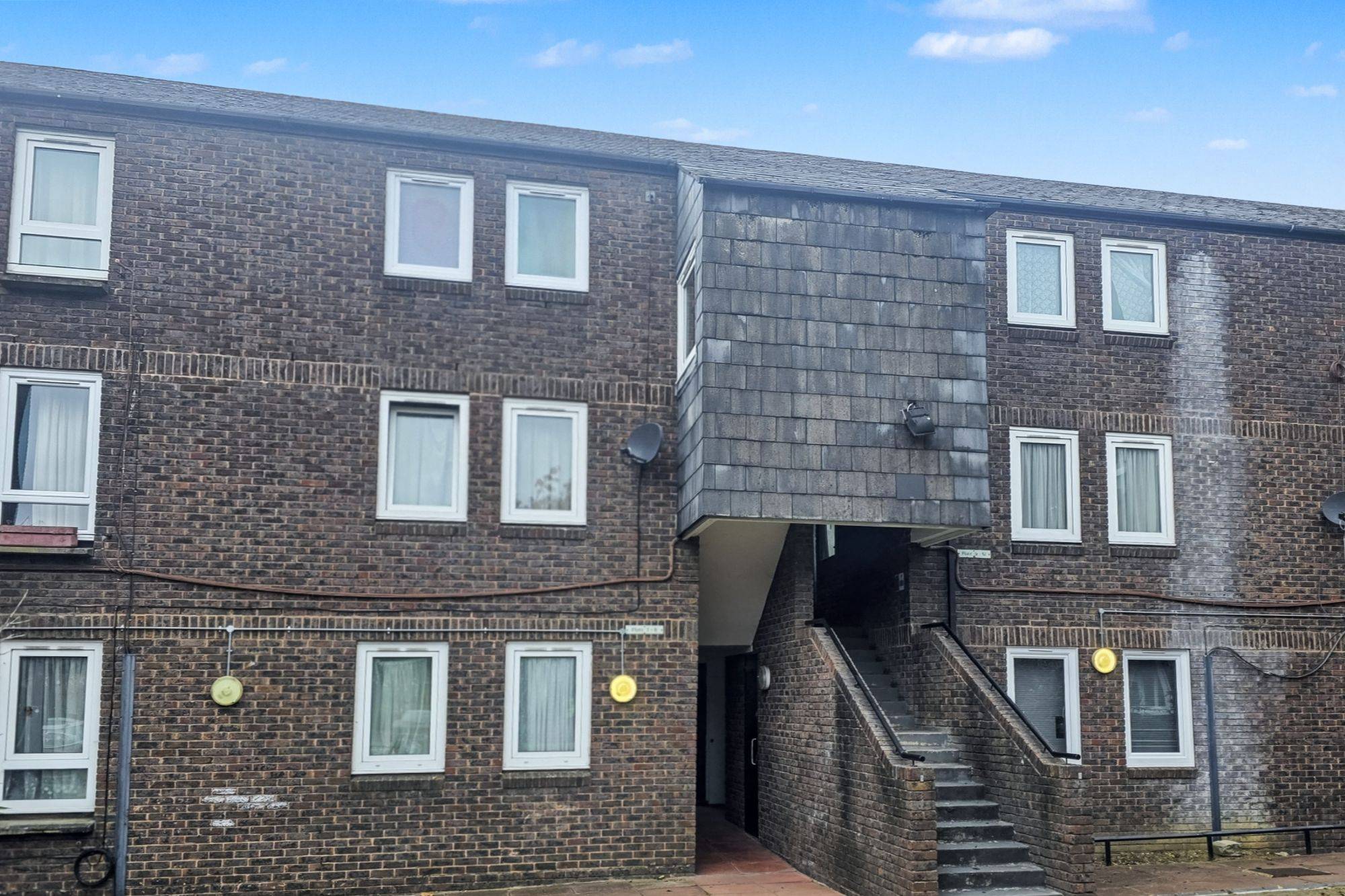 12 Farnborough Close, Wembley, HA9 9UP