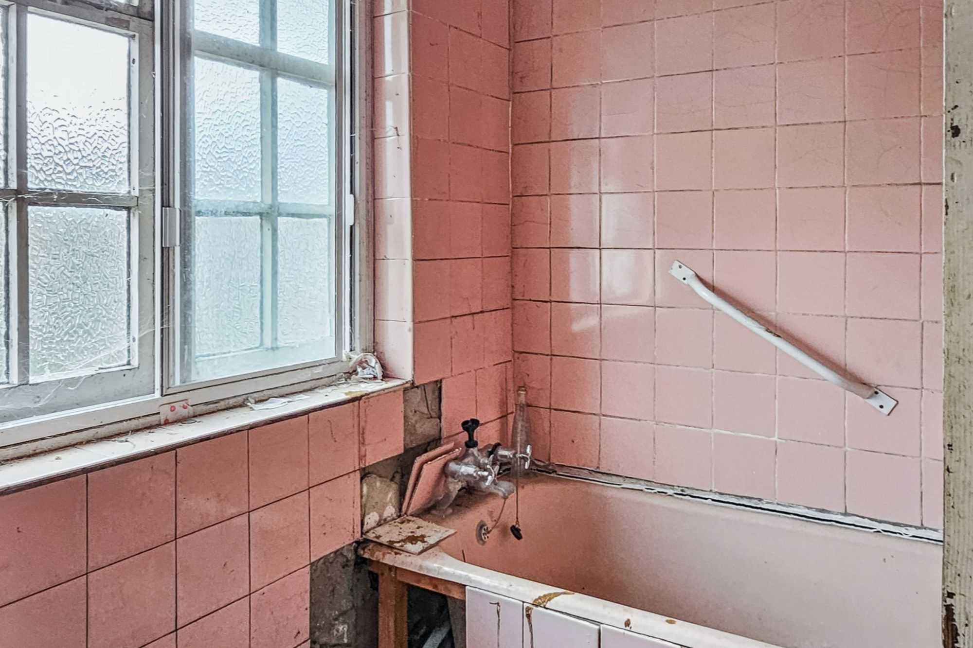 8 Crest Road, Brent, London NW2 7LU