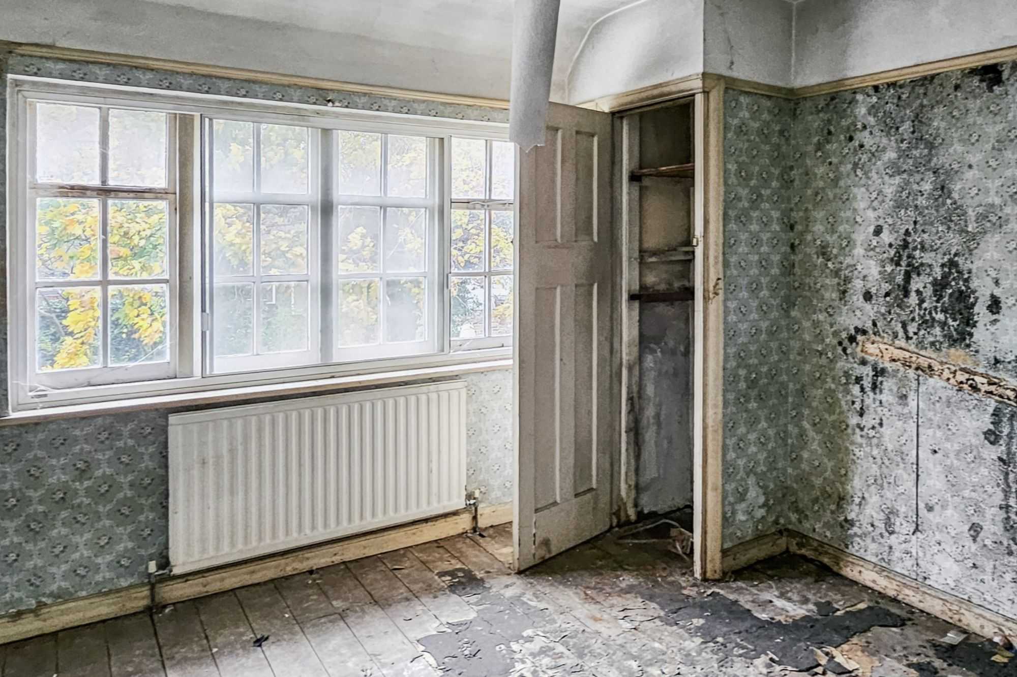 8 Crest Road, Brent, London NW2 7LU