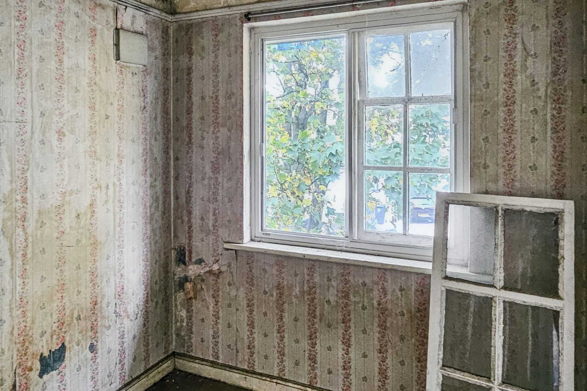 8 Crest Road, Brent, London NW2 7LU