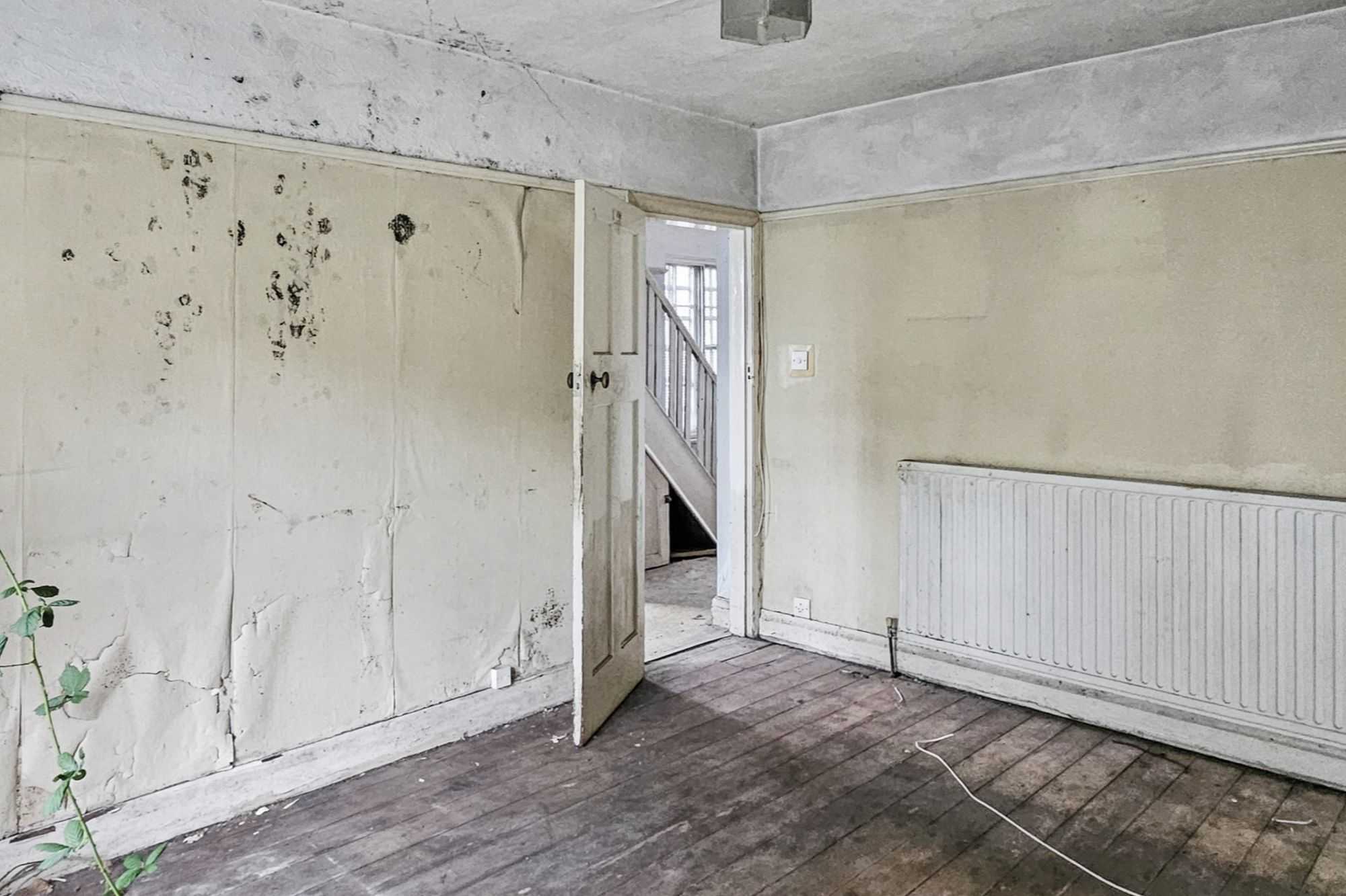 8 Crest Road, Brent, London NW2 7LU