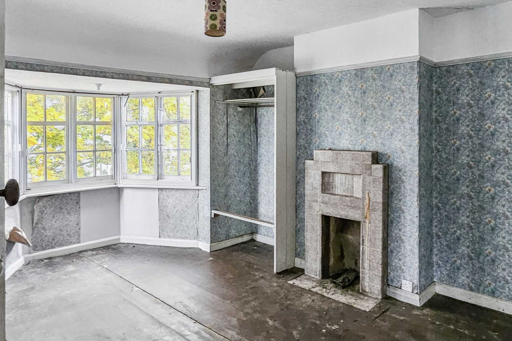 8 Crest Road, Brent, London NW2 7LU