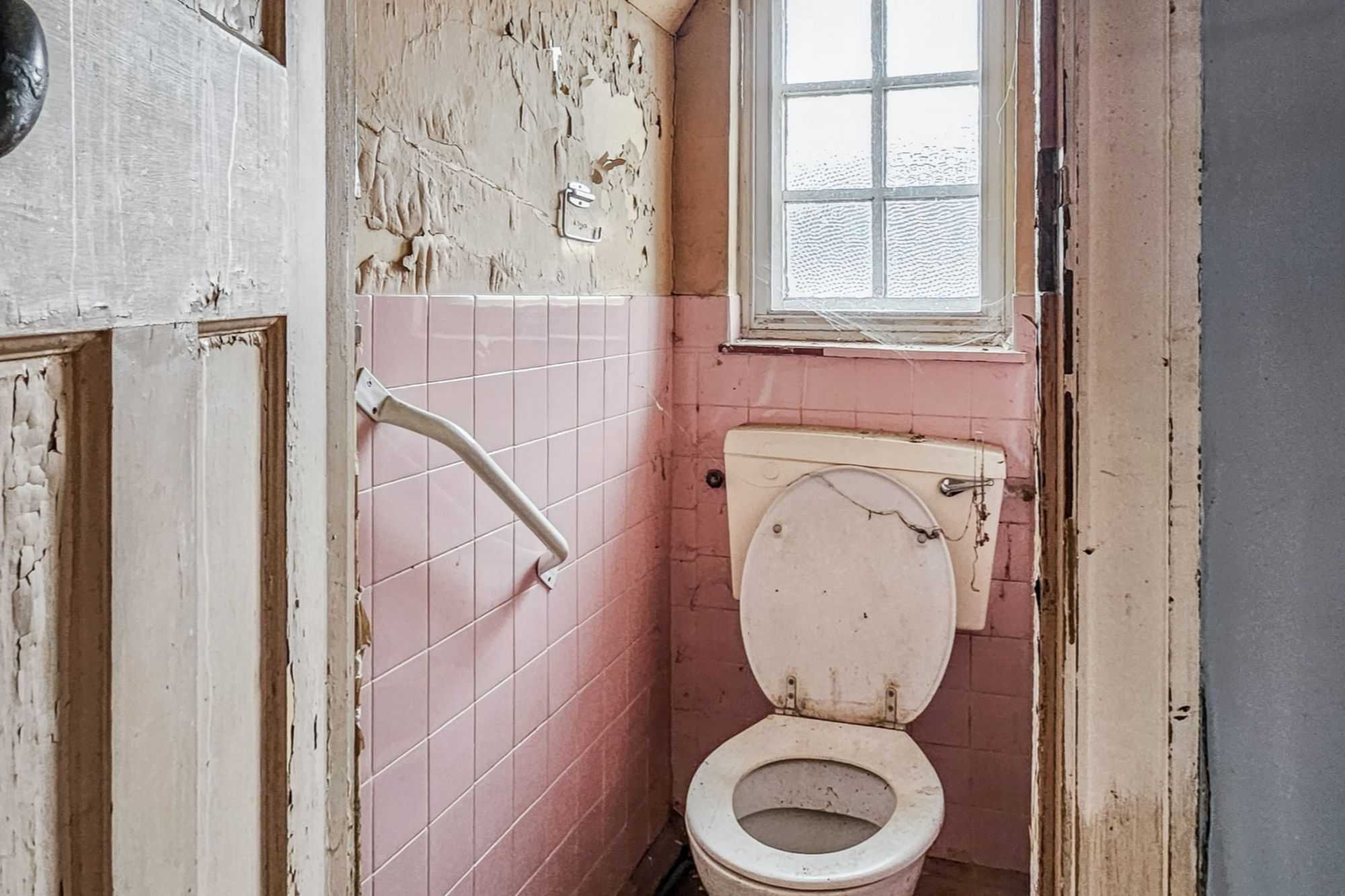 8 Crest Road, Brent, London NW2 7LU