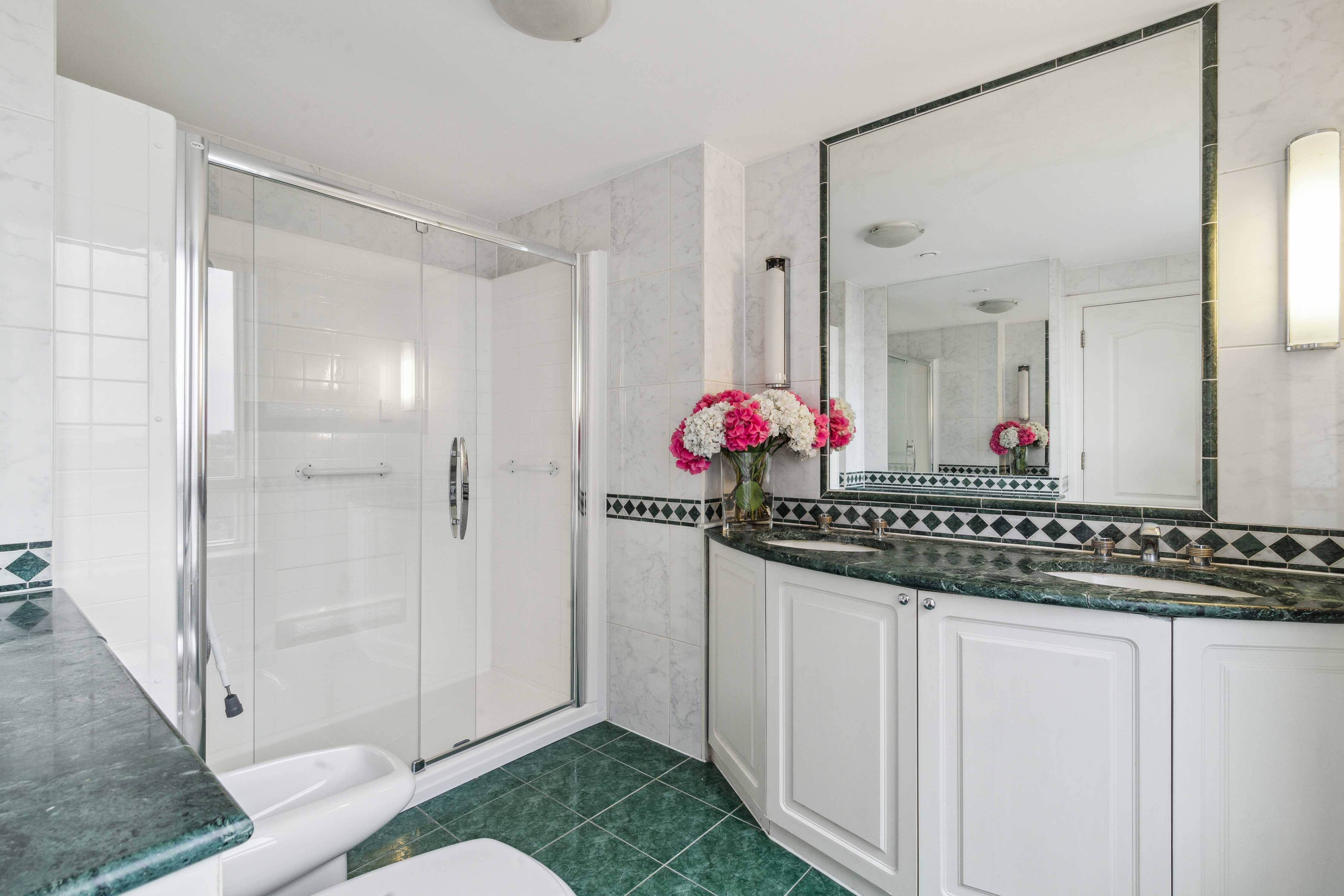 Flat 22, Peninsula Heights, 93 Albert Embankment, Vauxhall, London, SE1 7TY