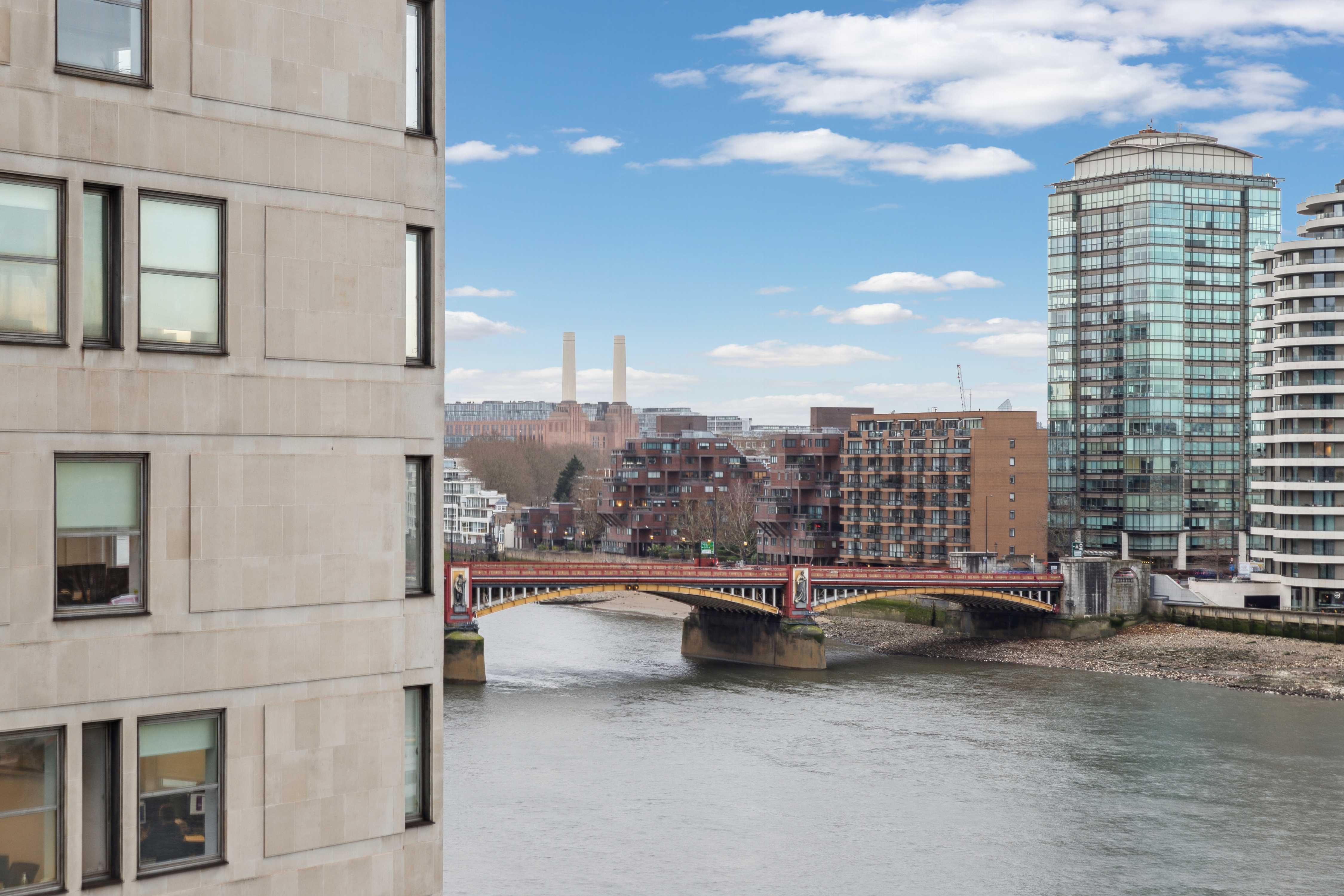 Flat 22, Peninsula Heights, 93 Albert Embankment, Vauxhall, London, SE1 7TY