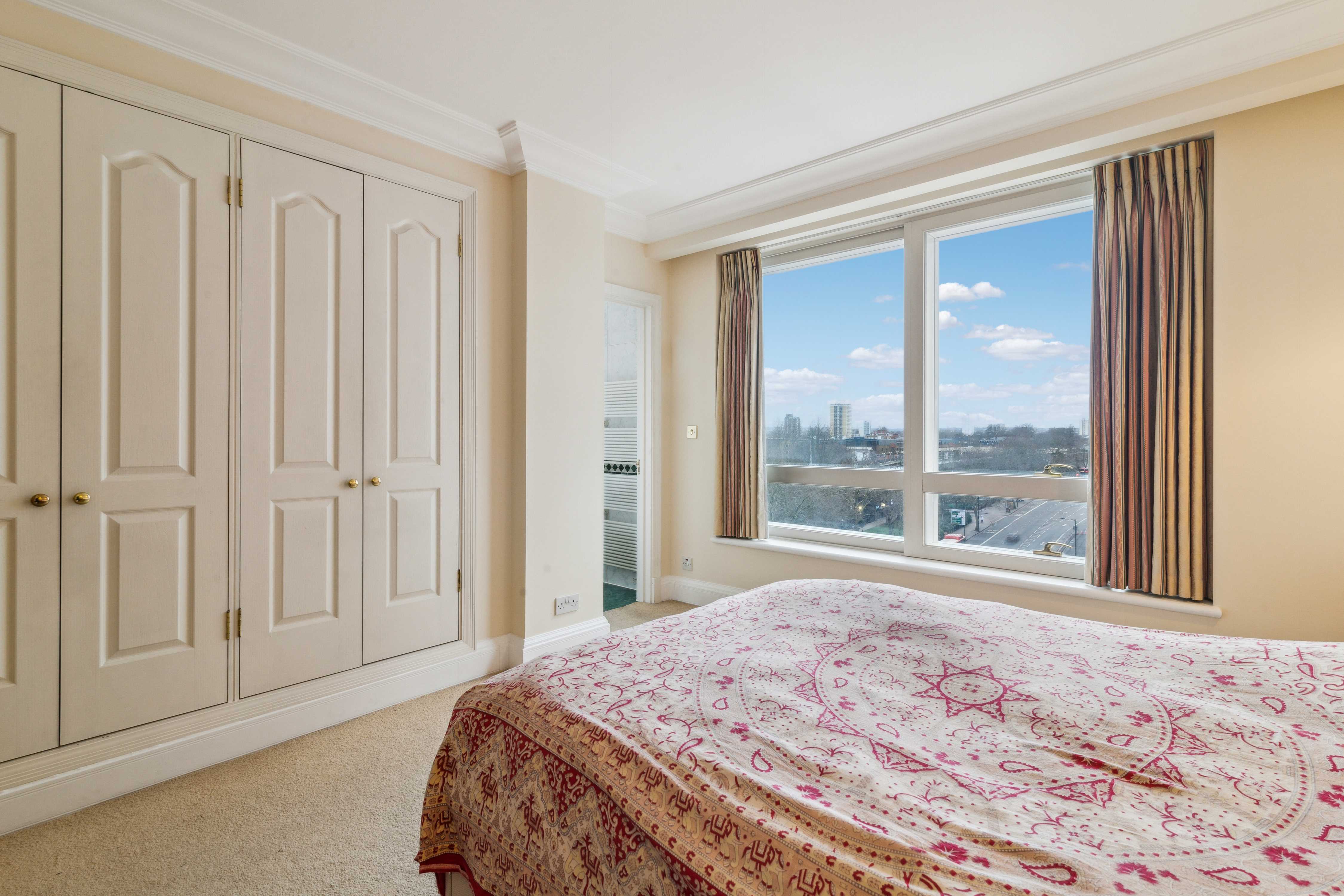 Flat 22, Peninsula Heights, 93 Albert Embankment, Vauxhall, London, SE1 7TY