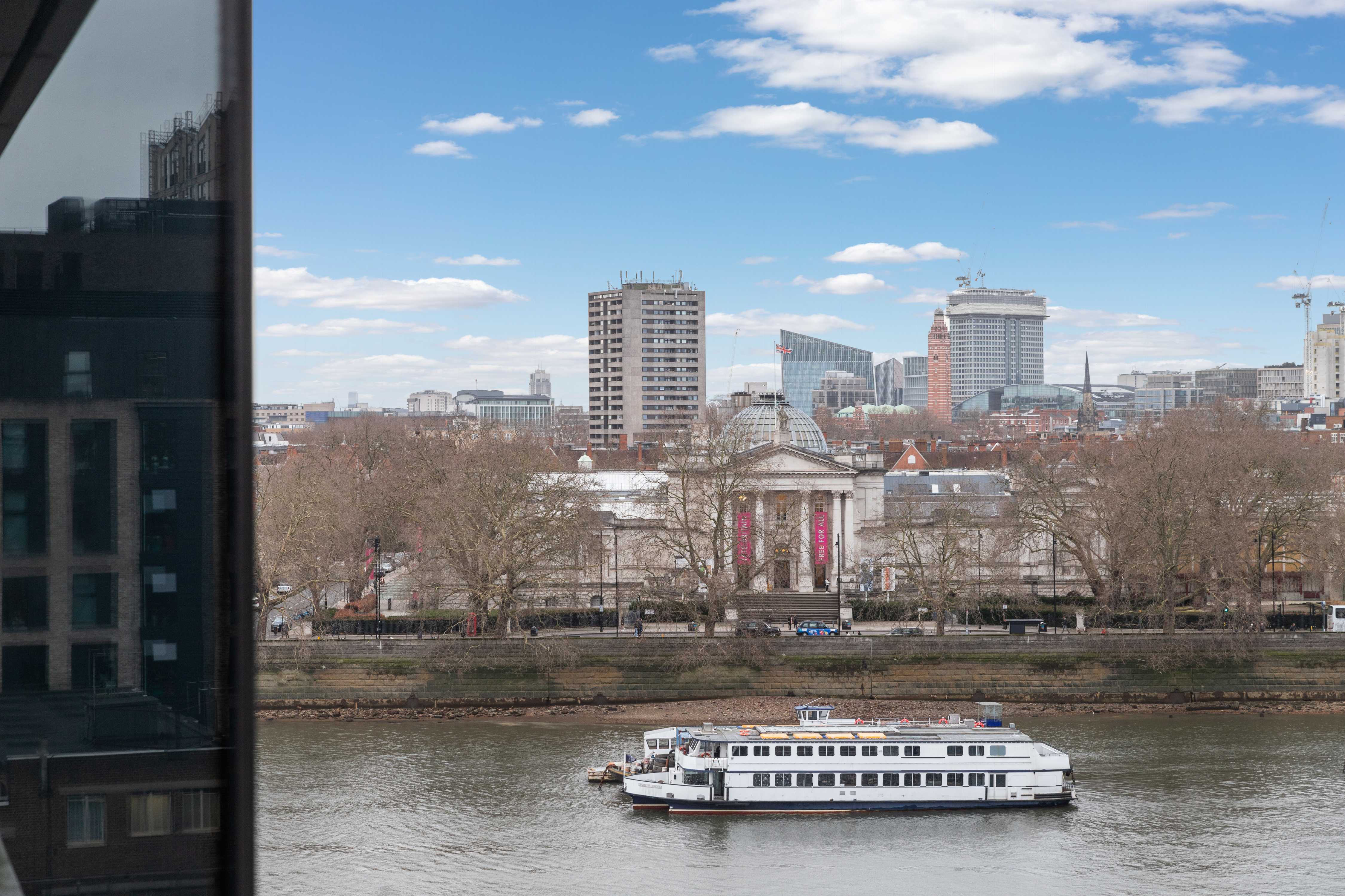 Flat 22, Peninsula Heights, 93 Albert Embankment, Vauxhall, London, SE1 7TY