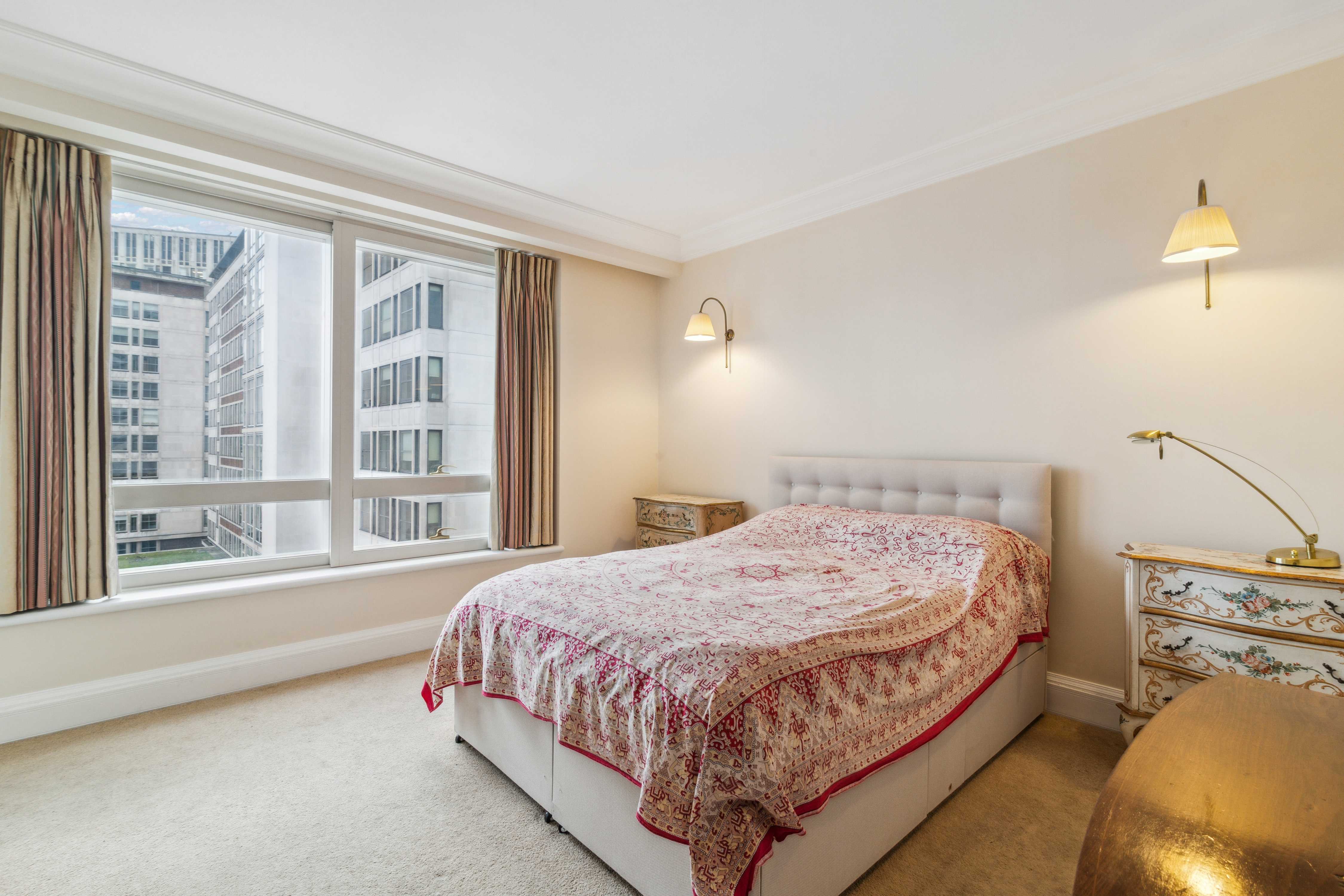 Flat 22, Peninsula Heights, 93 Albert Embankment, Vauxhall, London, SE1 7TY