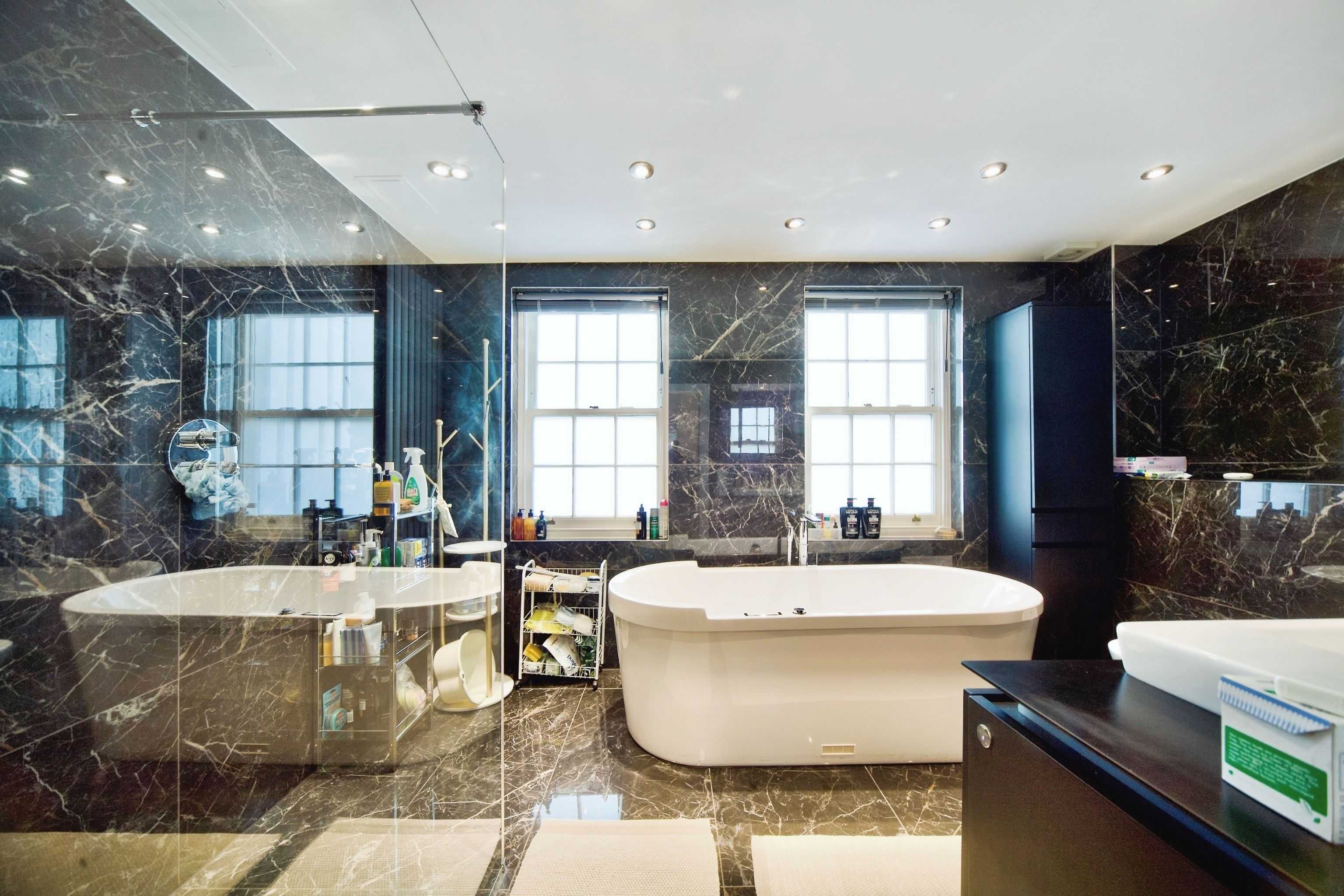 11 Squires Mount, Hampstead, London, NW3 1ED