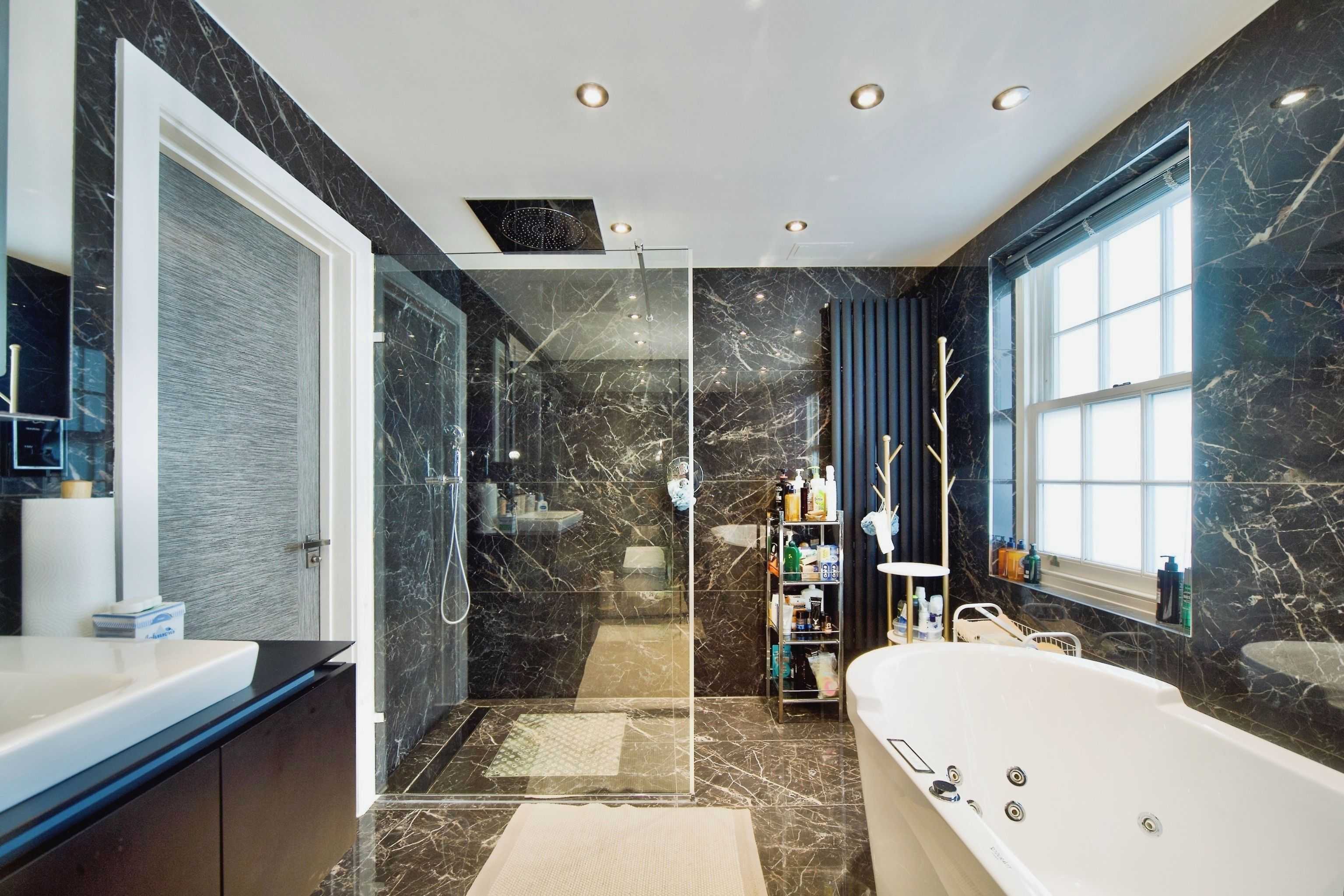 11 Squires Mount, Hampstead, London, NW3 1ED