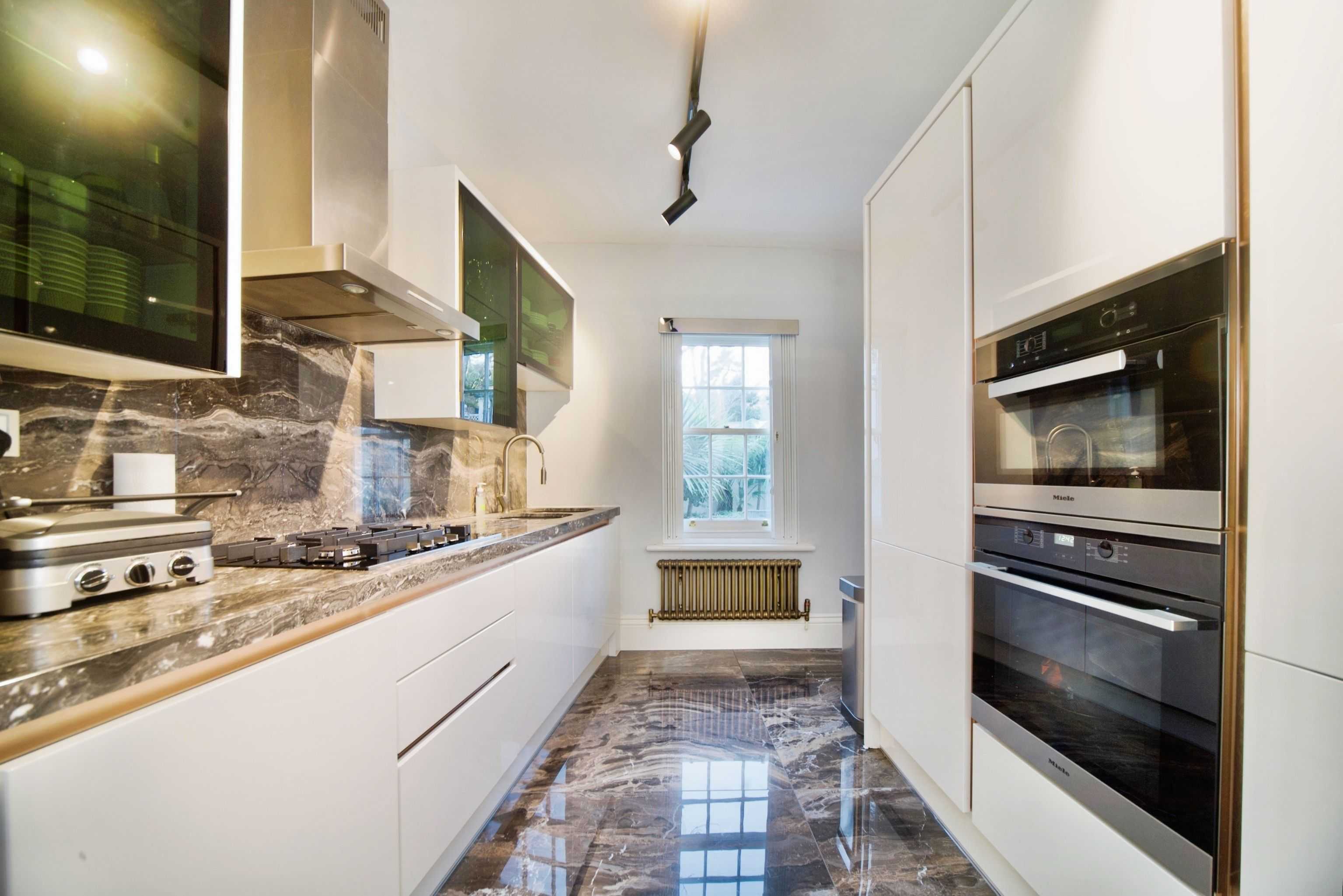 11 Squires Mount, Hampstead, London, NW3 1ED