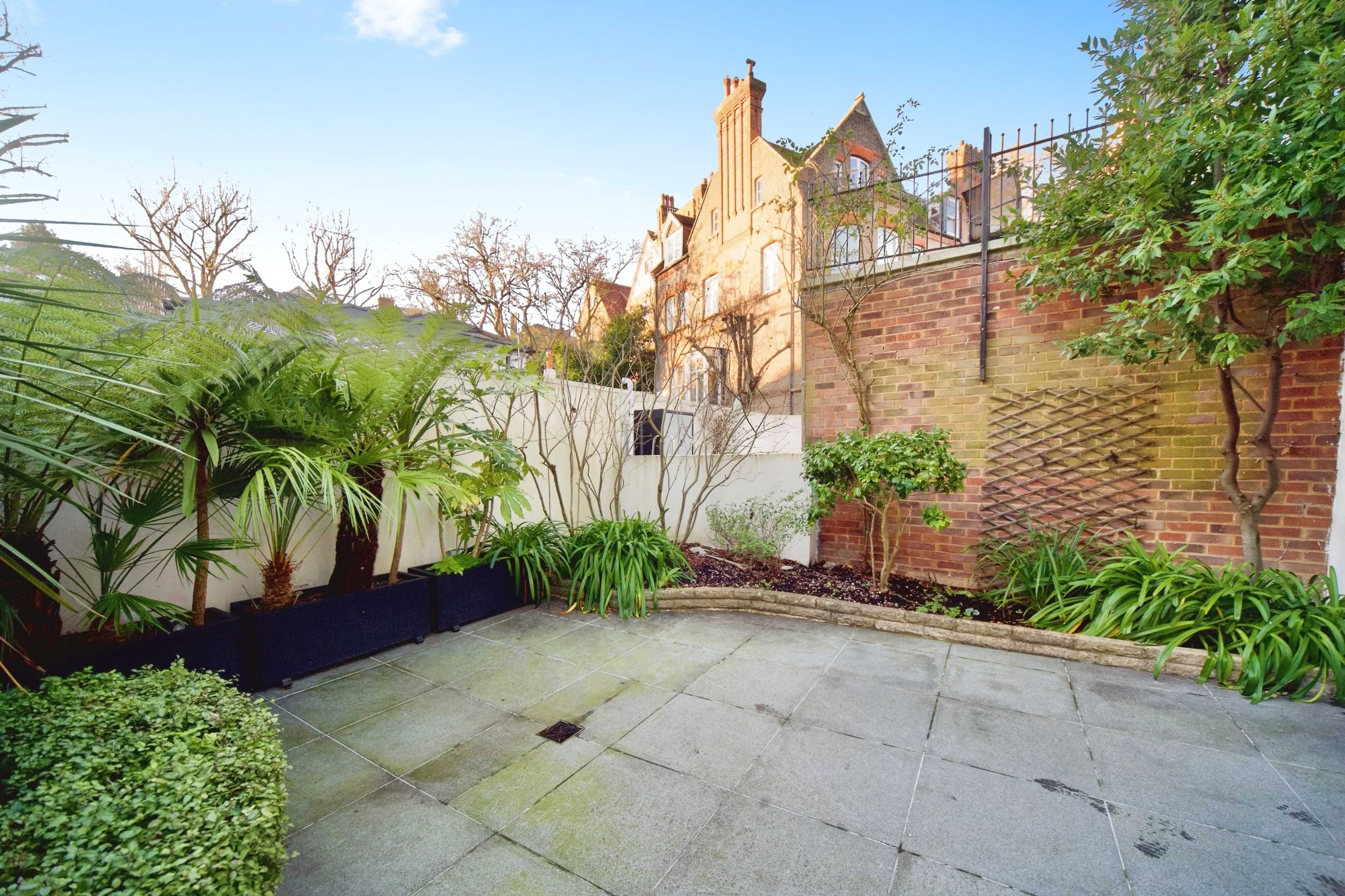 11 Squires Mount, Hampstead, London, NW3 1ED