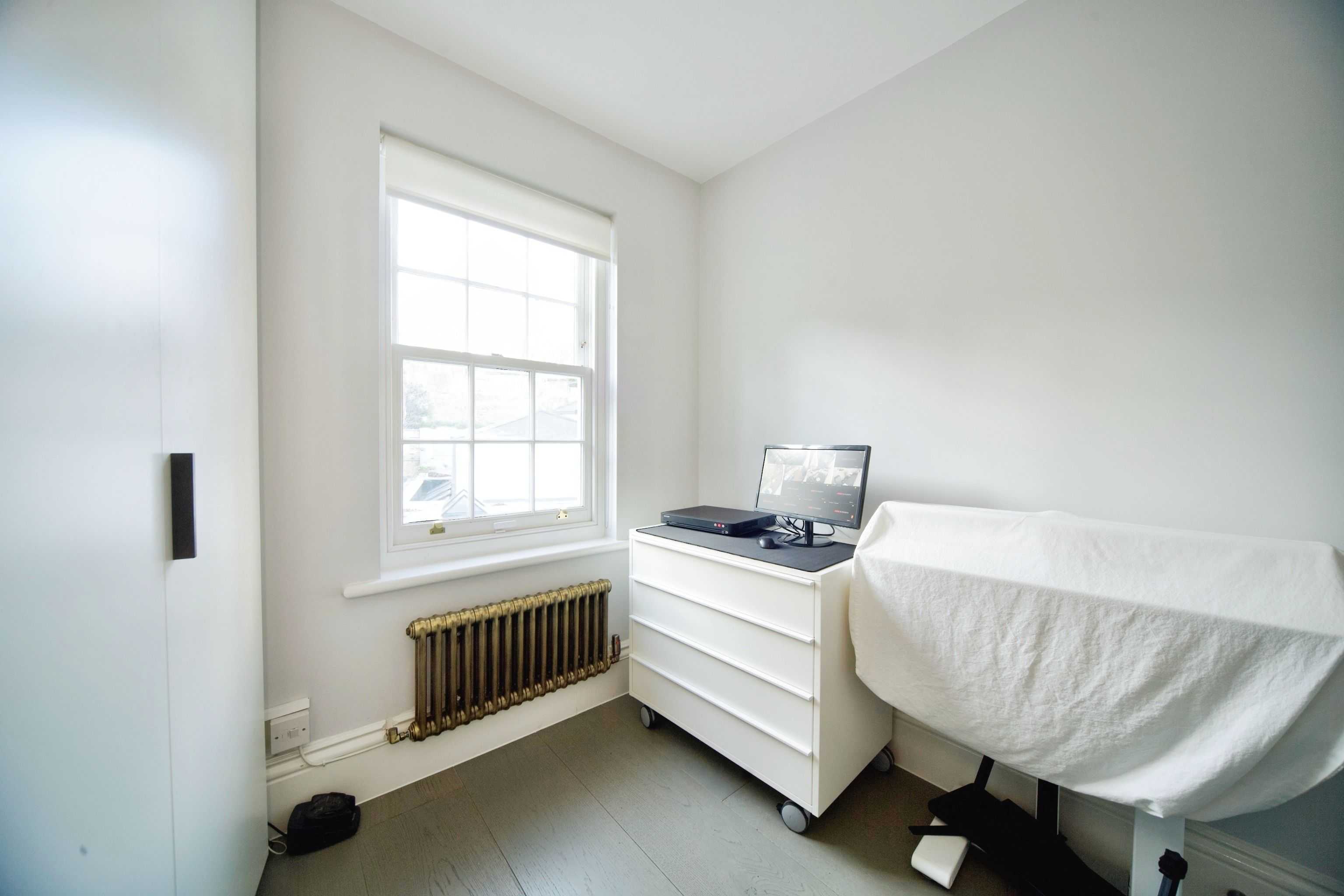 11 Squires Mount, Hampstead, London, NW3 1ED