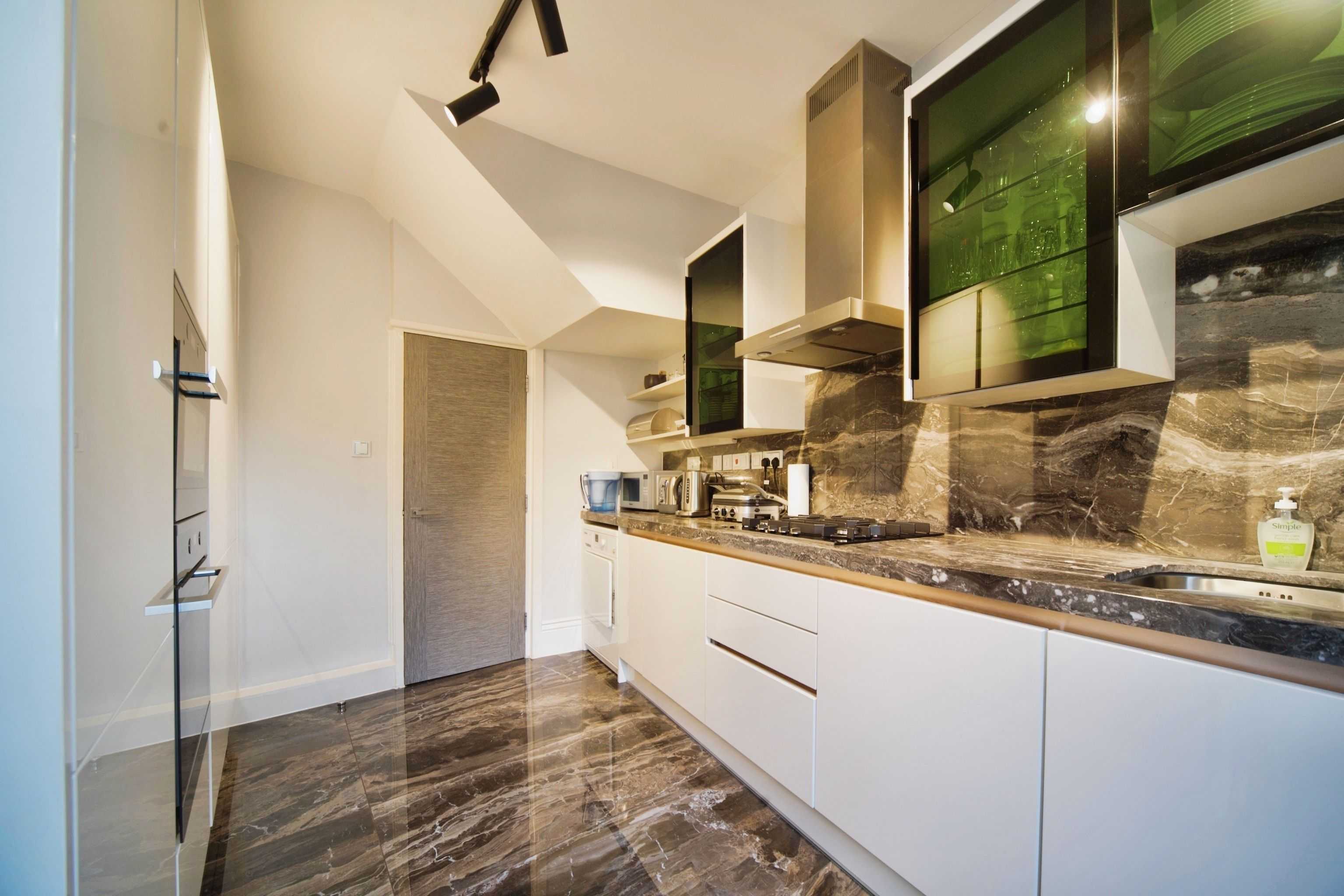 11 Squires Mount, Hampstead, London, NW3 1ED