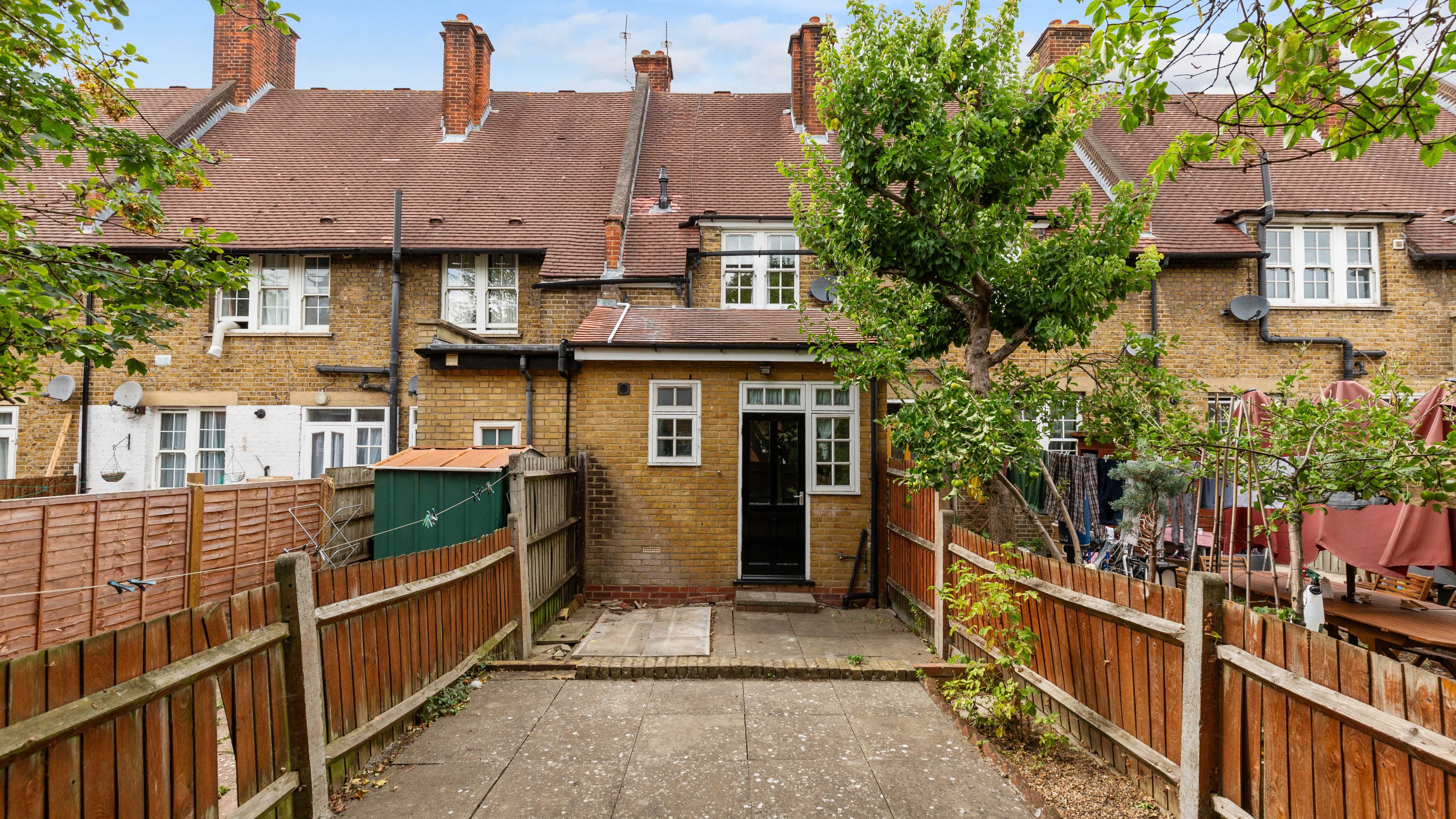 18 Erconwald Street, Acton, London, W12 0BS